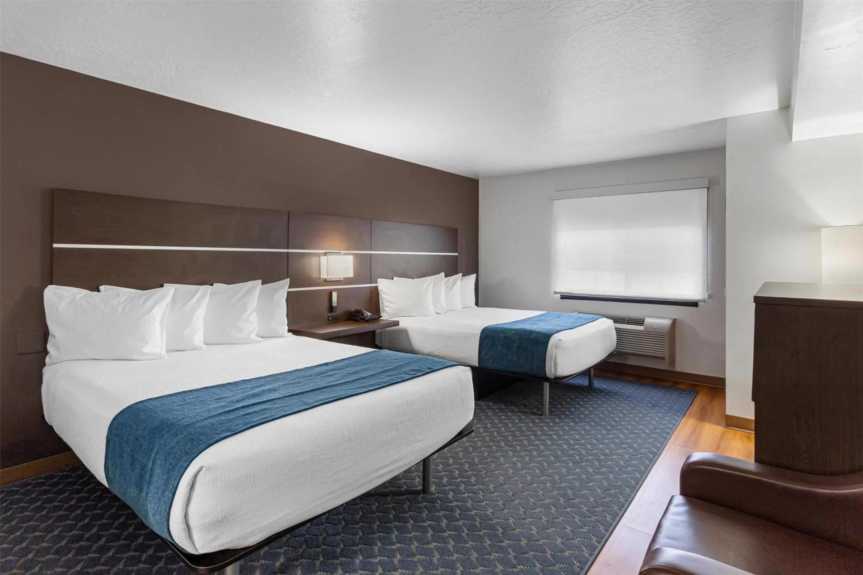 Queen Room with Two Queen Beds and Bath Tub - Disability Access in Best Western Duchesne Inn