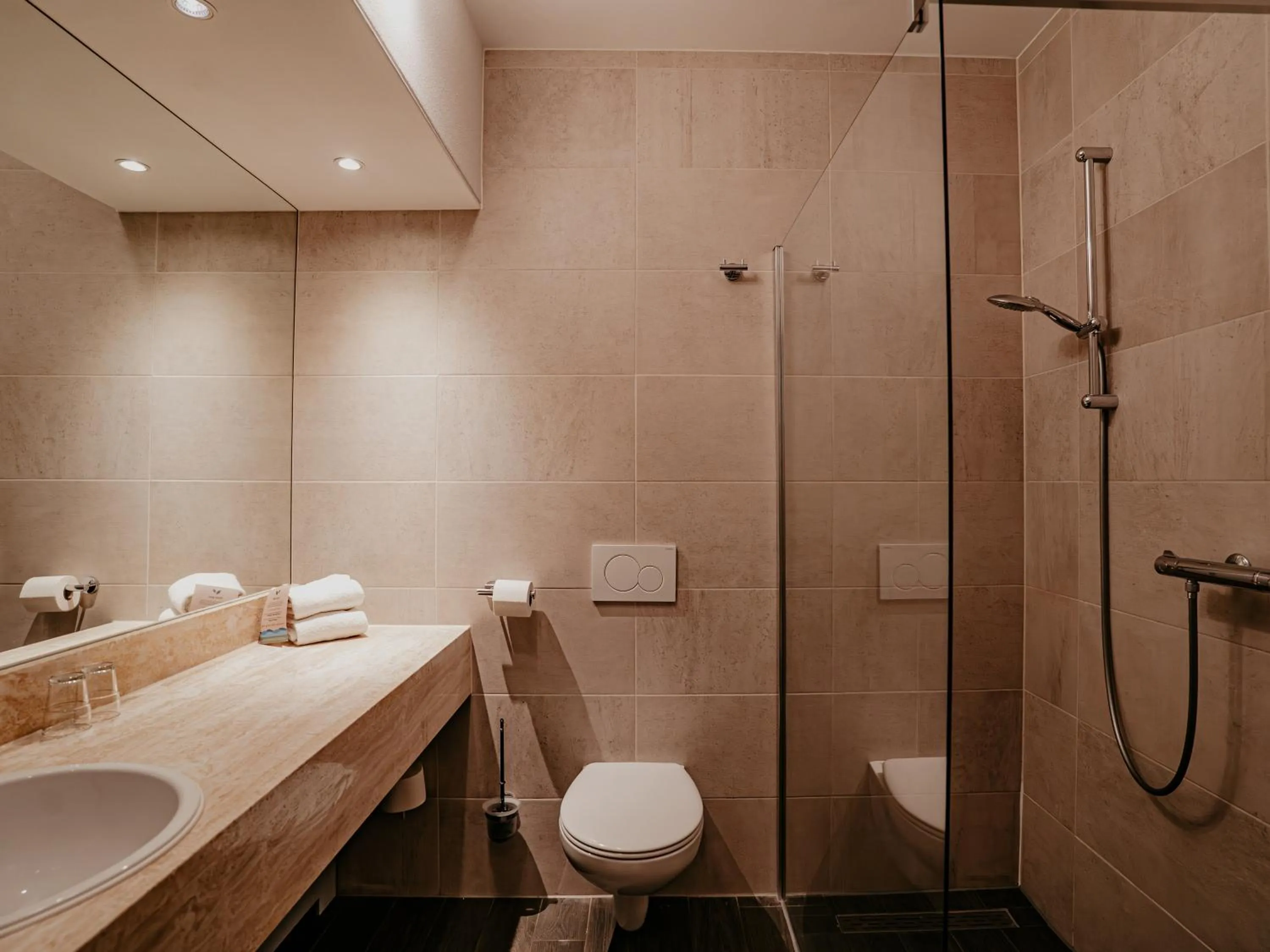 Standard Triple Room in Hotel Heemskerk