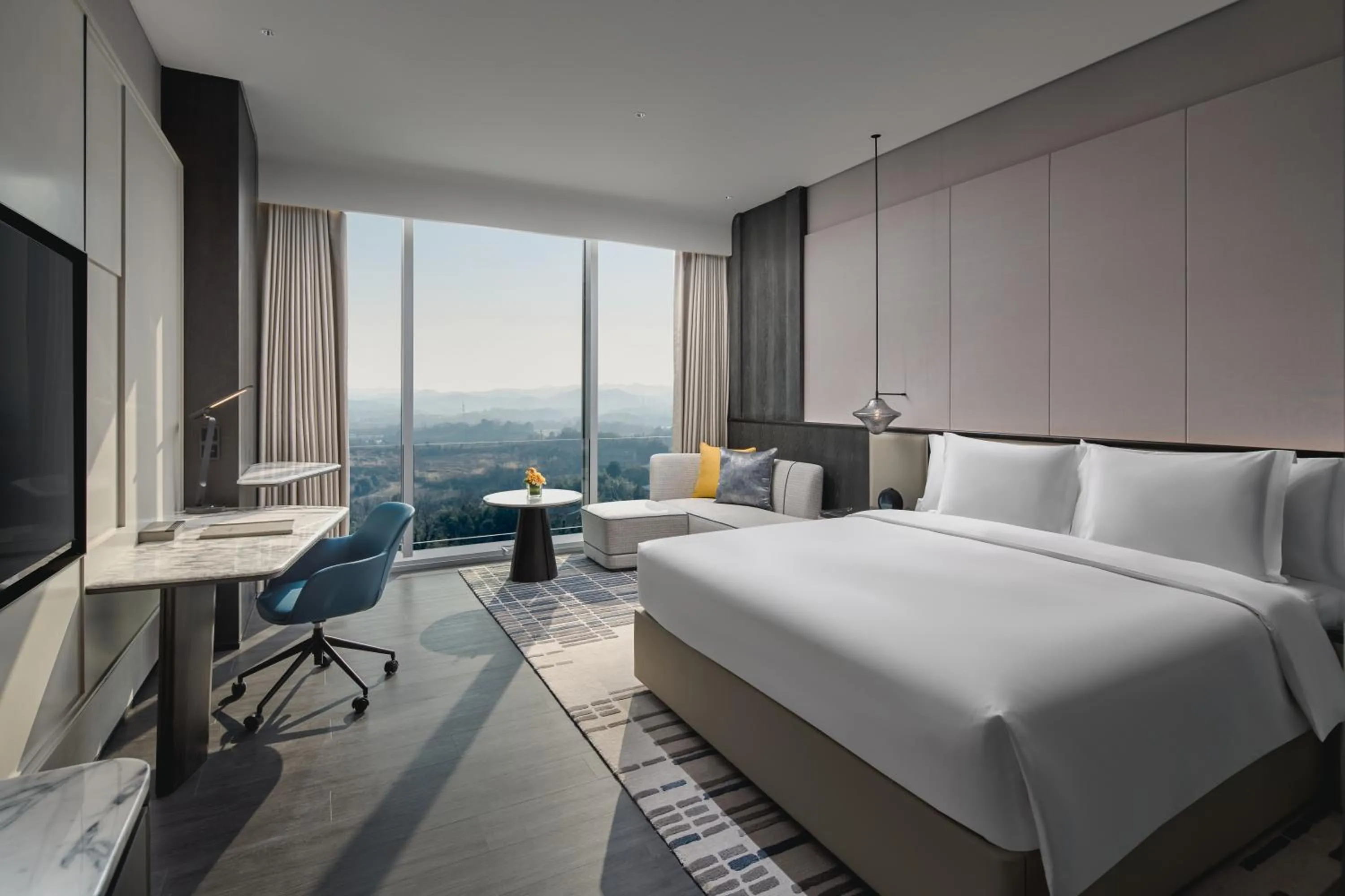 King Room with Mountain View in Crowne Plaza Ezhou by IHG