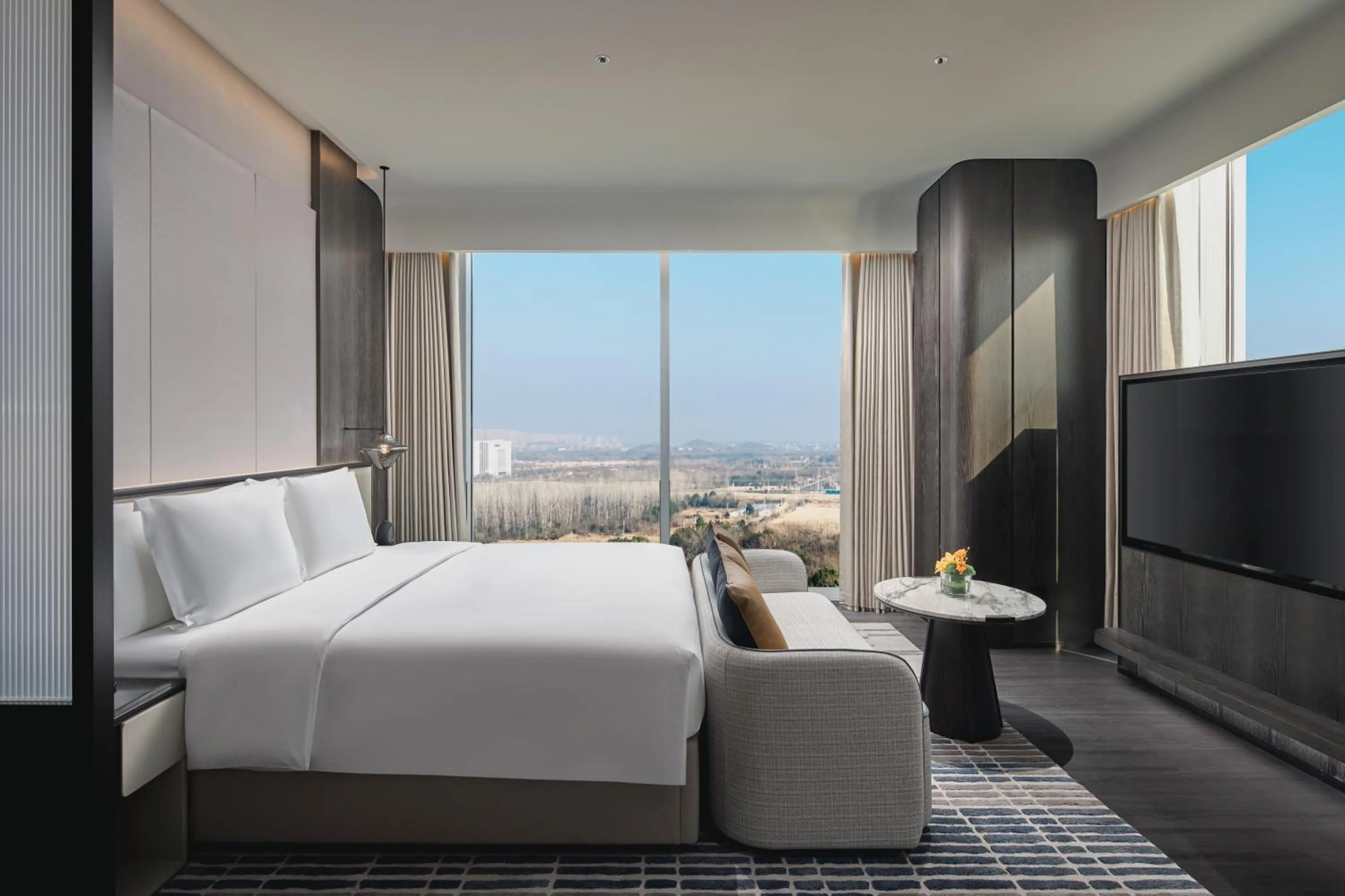 One-Bedroom King Suite in Crowne Plaza Ezhou by IHG