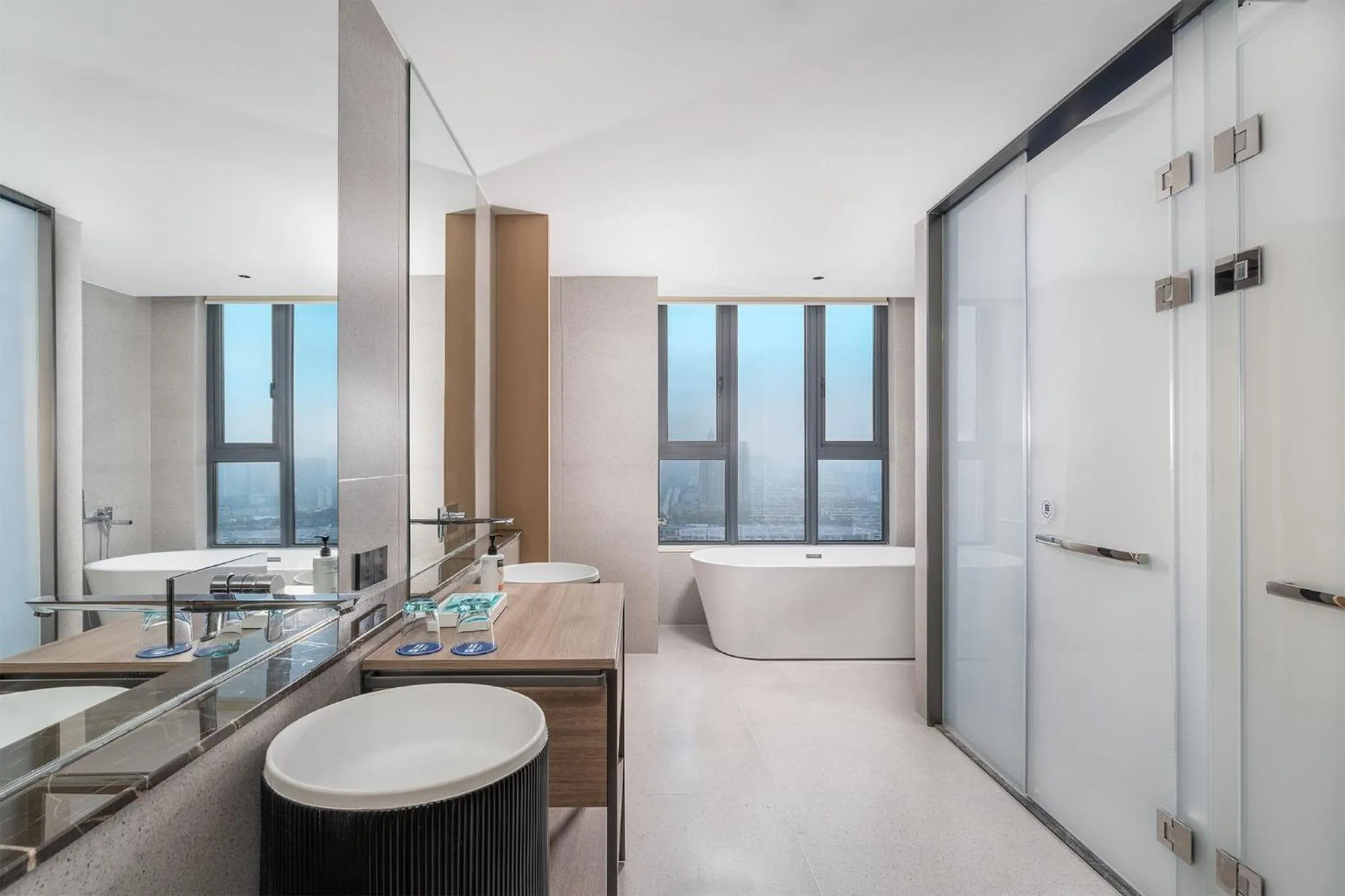 1 King One-Bedroom Suite With Bath in Holiday Inn Express Changsha Yuhua by IHG