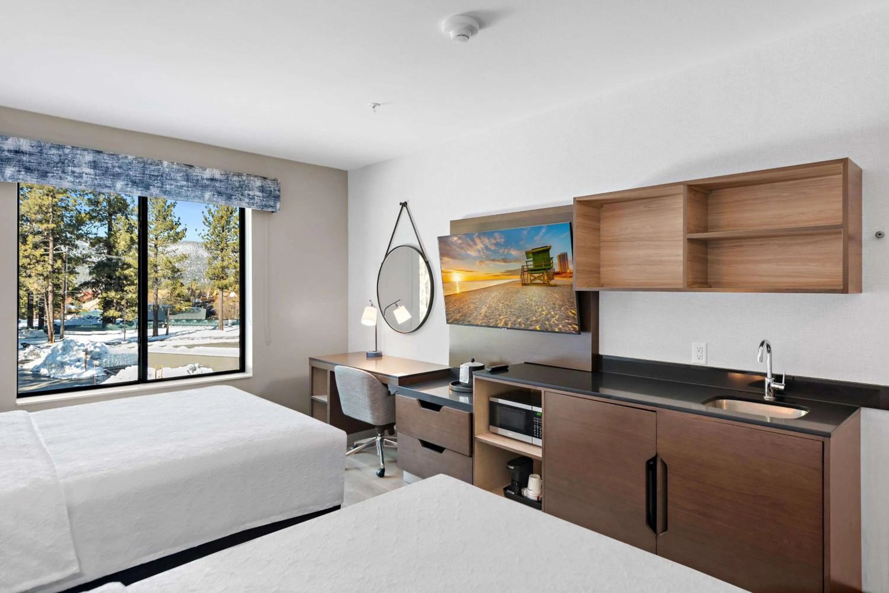 Queen Room with Two Queen Beds in Hampton Inn Big Bear Lake