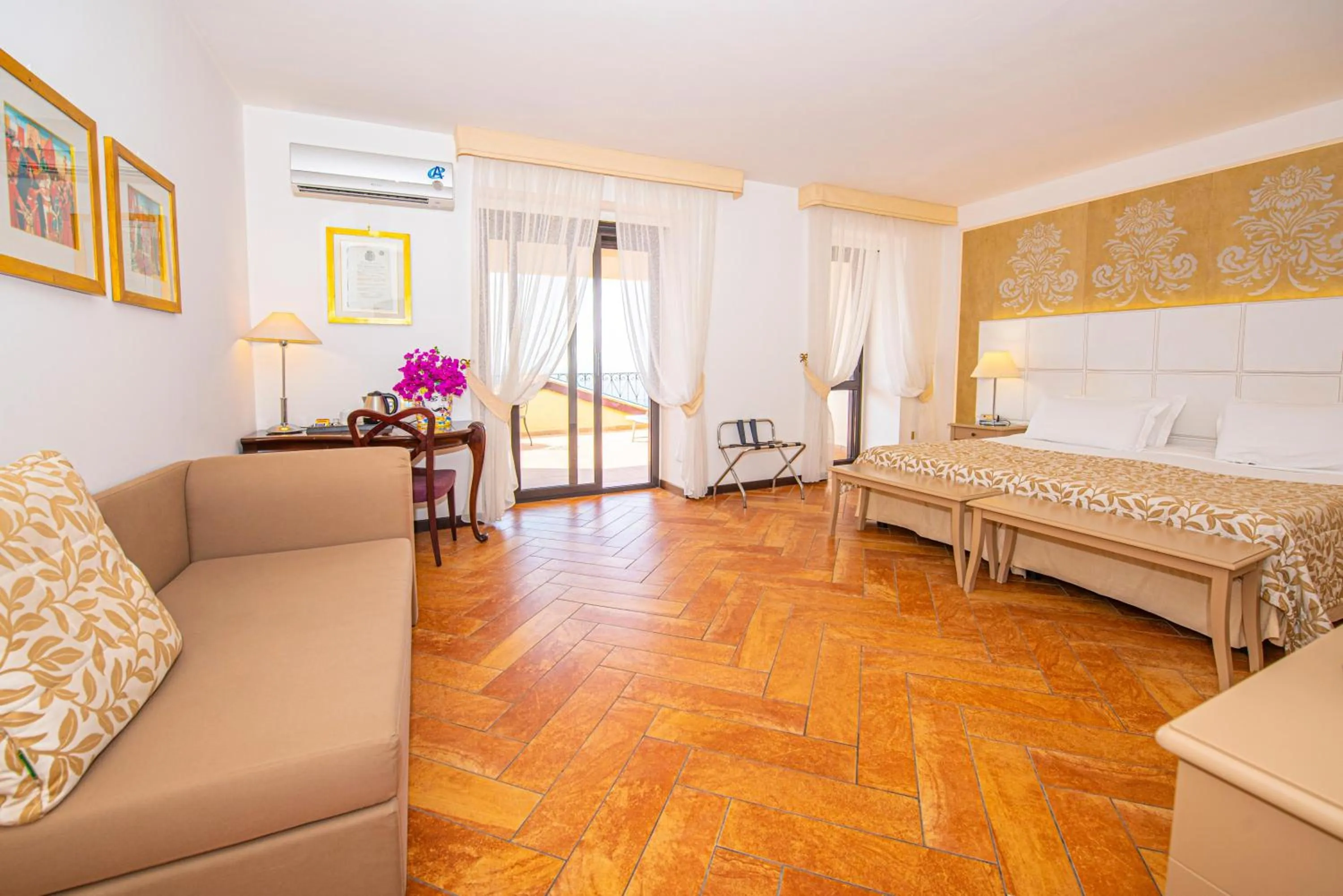 Luxury Triple Room in Baia Taormina - CDSHotels