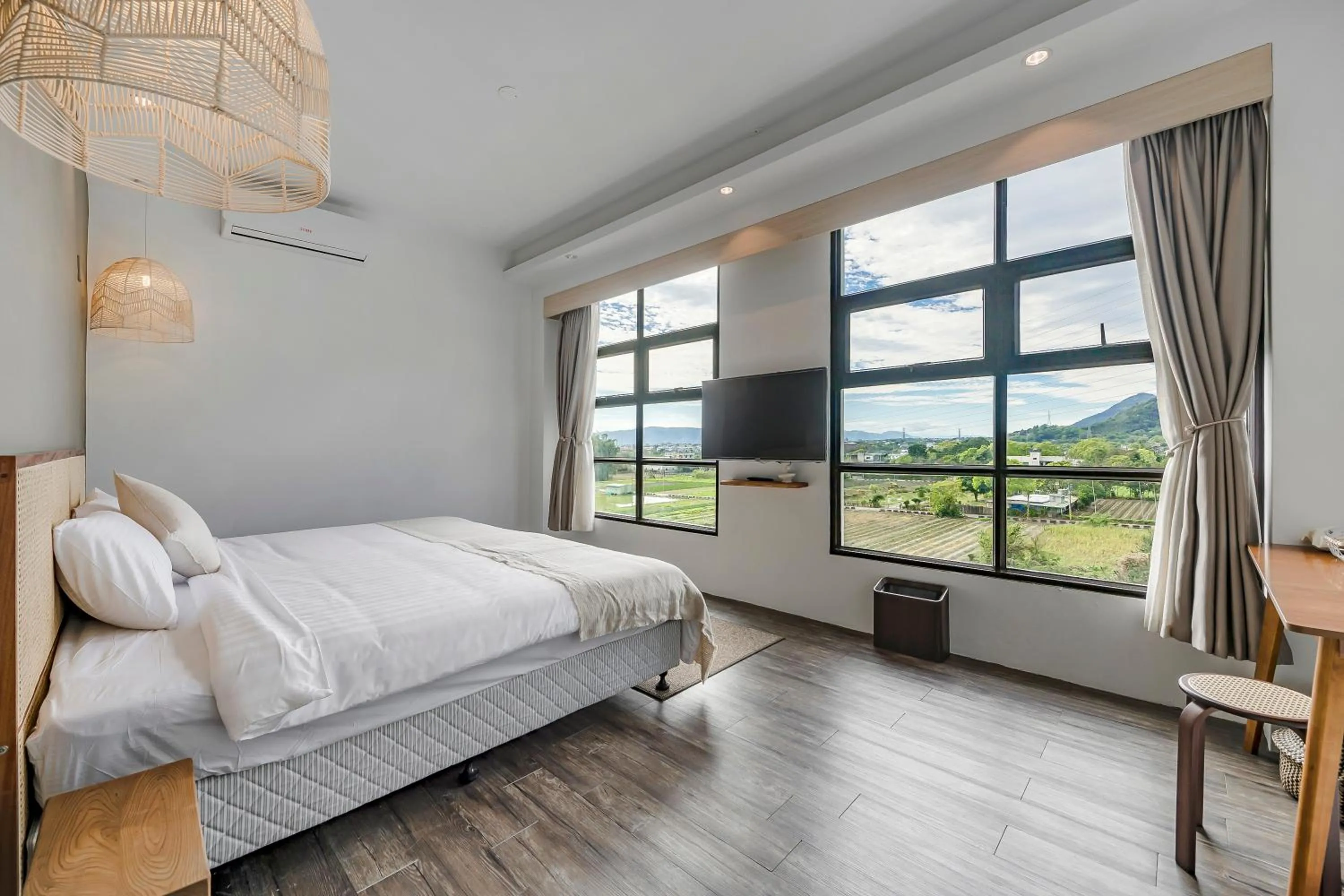 King Room with Mountain View - Pet Friendly in Kuma B&B