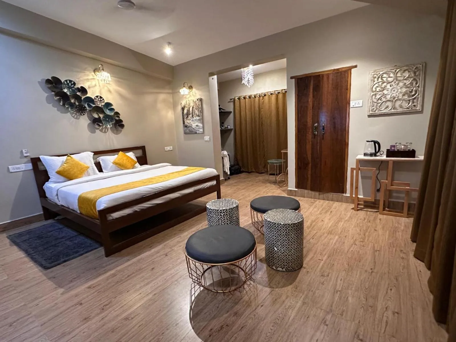 Deluxe Double Room in Vibes Inn Singing Tree