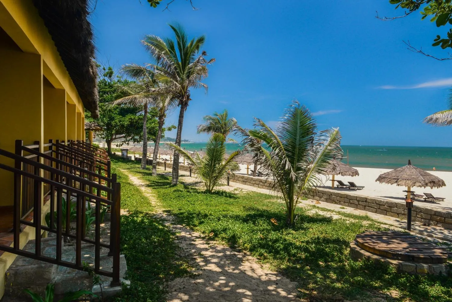 Bungalow - Beach Front in White Sand Resort Mui Ne