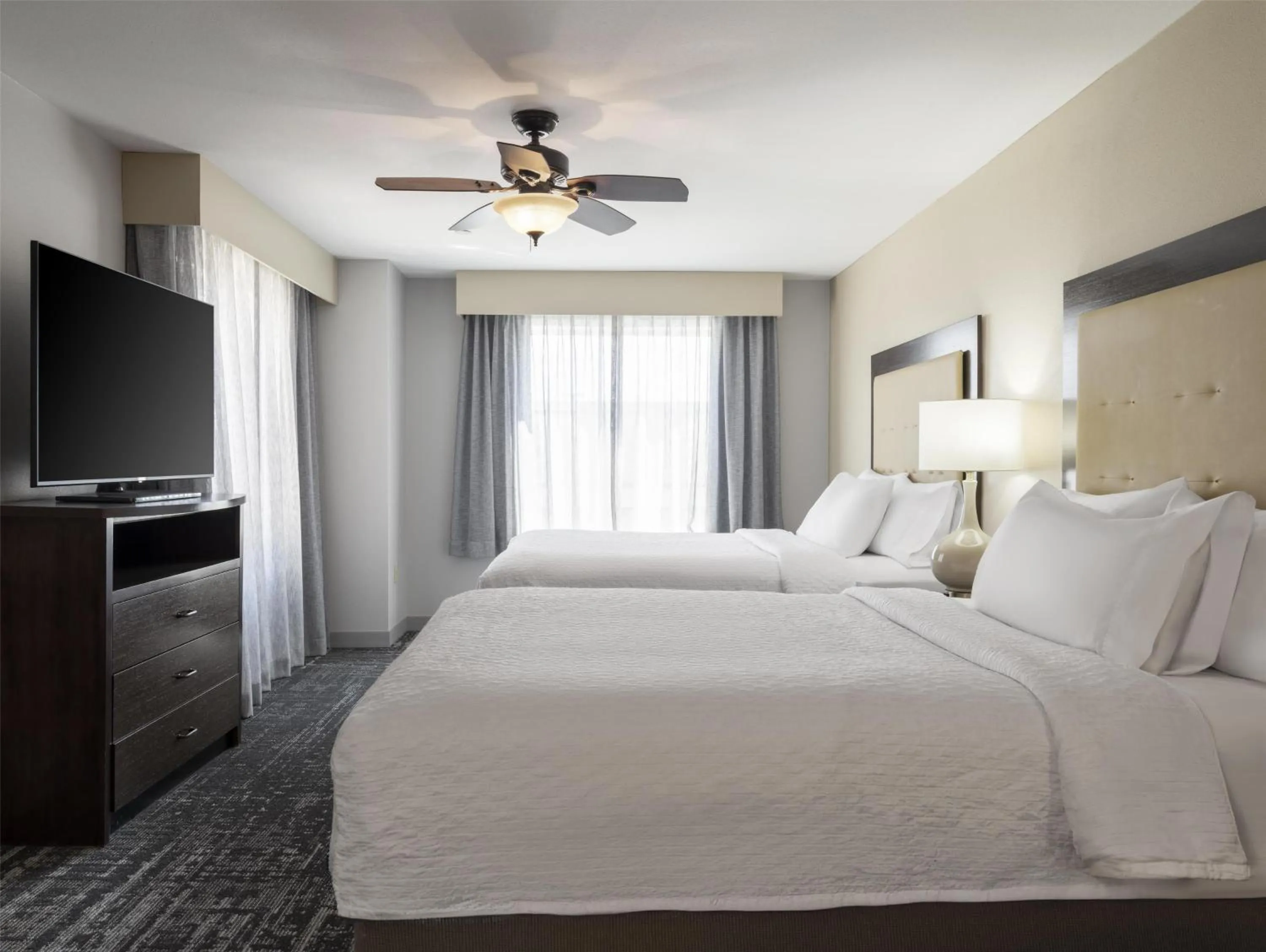 One-Bedroom Queen Suite with Two Queen Beds in Homewood Suites by Hilton Akron/Fairlawn