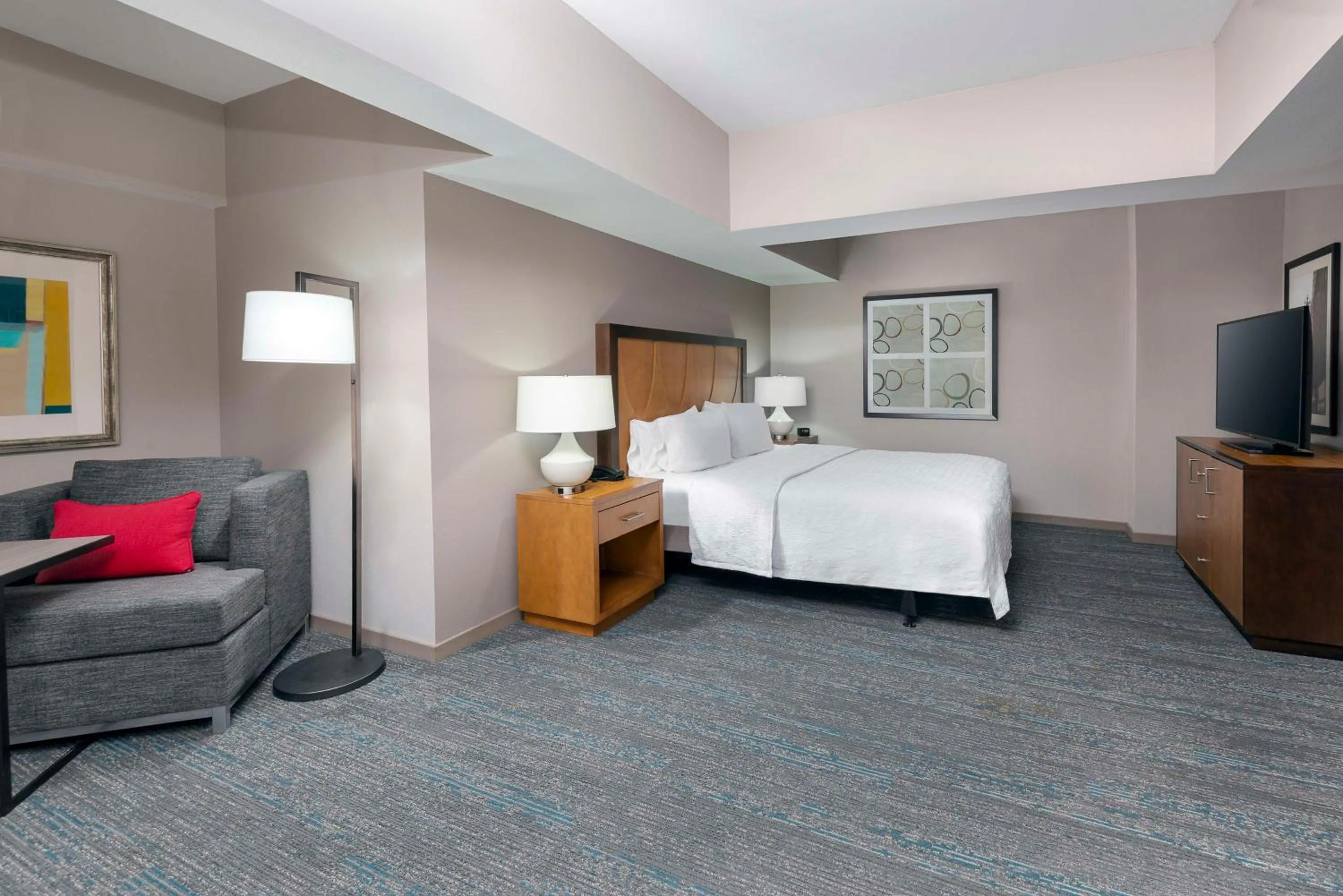 King Room - Mobility Access/Non-Smoking in Hampton Inn and Suites Clayton/St. Louis-Galleria Area