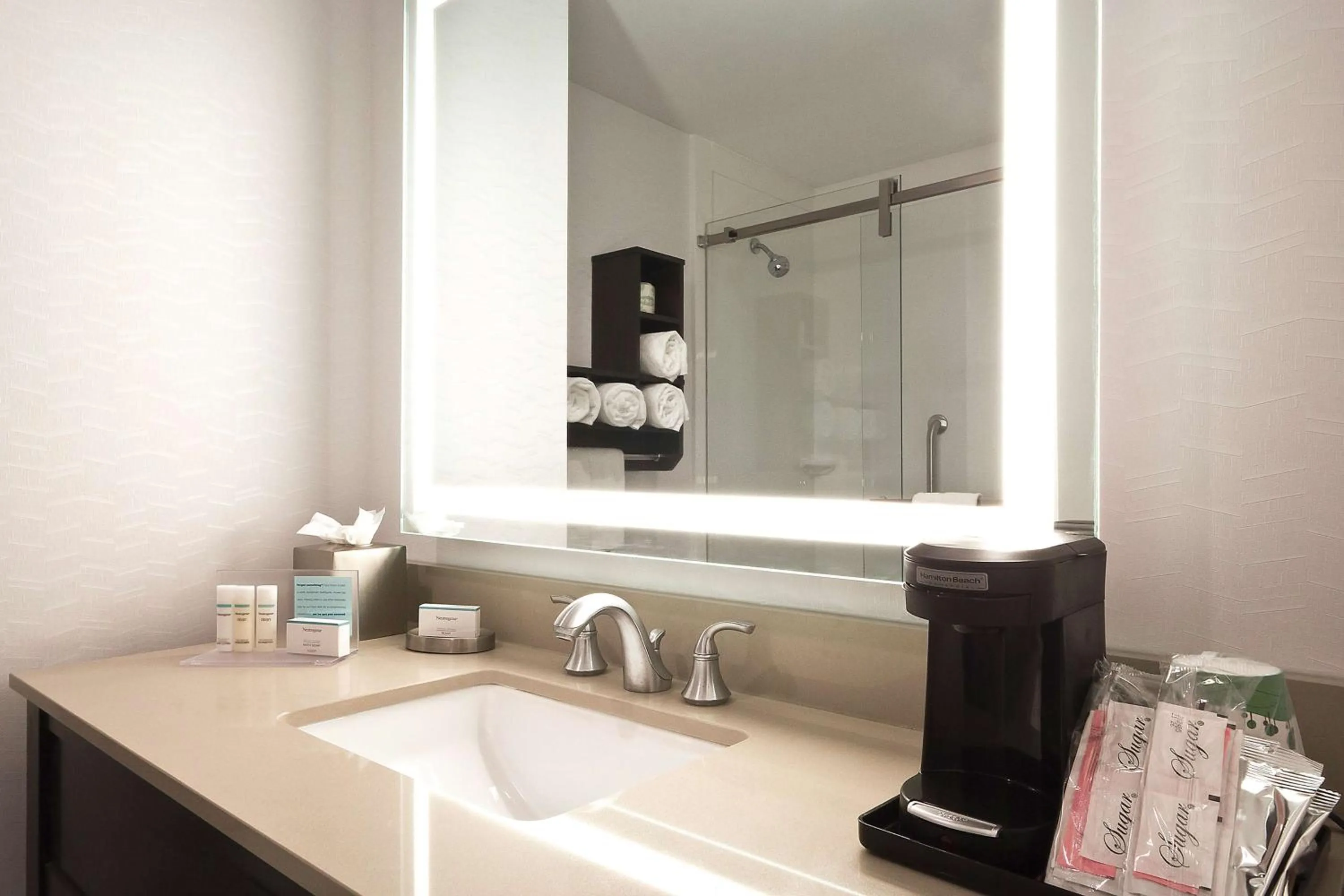 Queen Room with Two Queen Beds and Roll-In Shower - Mobility and Hearing Access/Non-Smoking in Hampton Inn & Suites Columbus/University Area