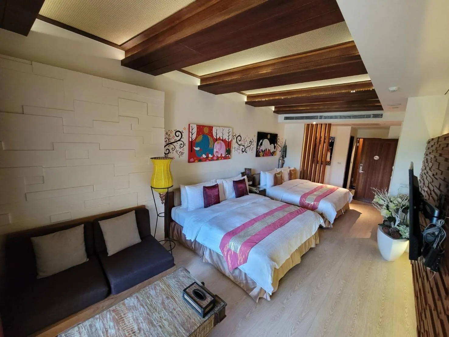 Quadruple Room with Balcony in A&L Inn 戀灣旅棧