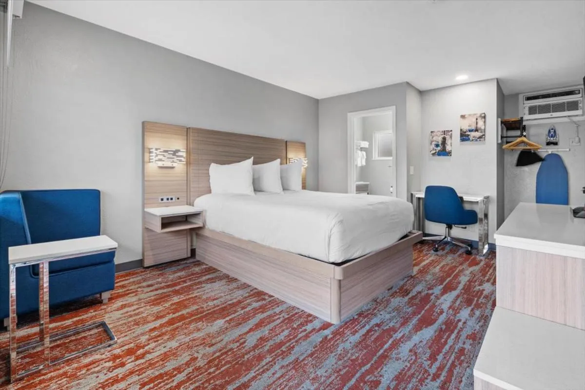 Queen Room in Cielo House Inn - Paso Robles