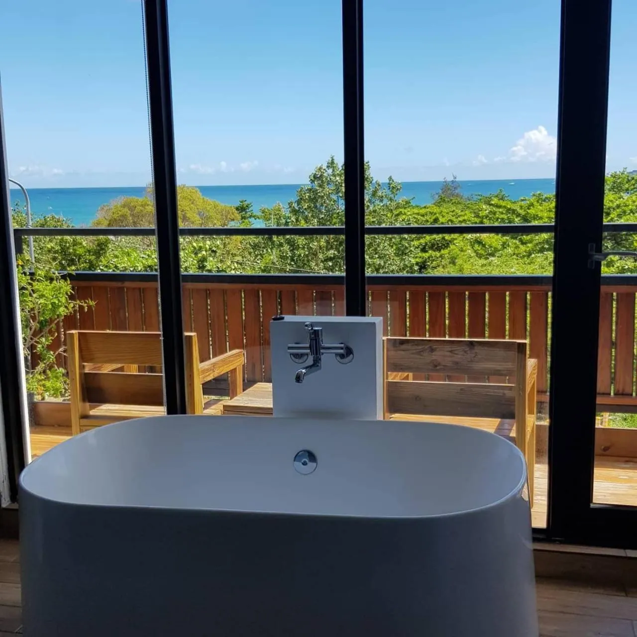 Deluxe Double Room with Balcony and Sea View in The Red Hotel