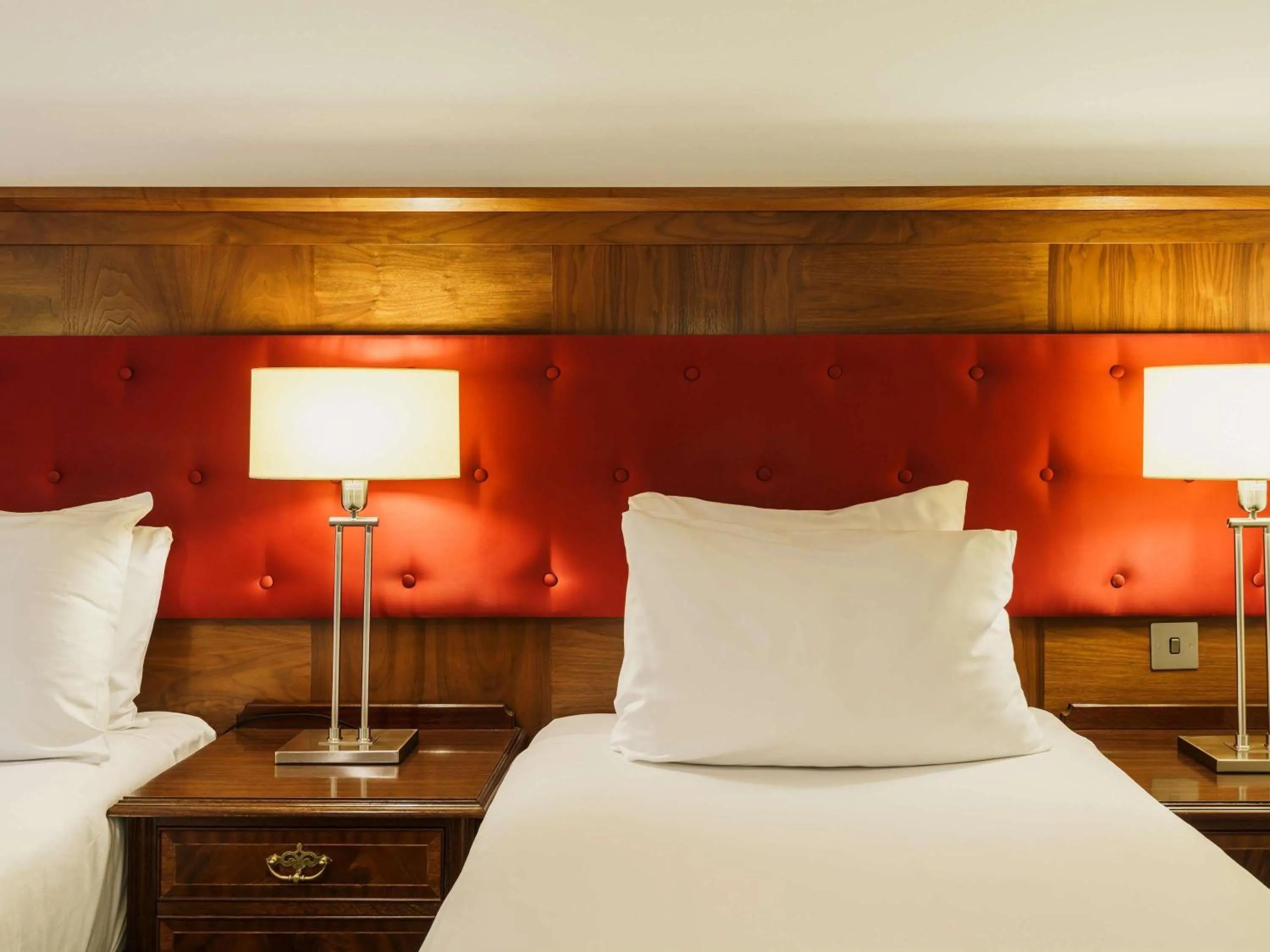 Standard Twin Room in Mercure Exeter Southgate Hotel