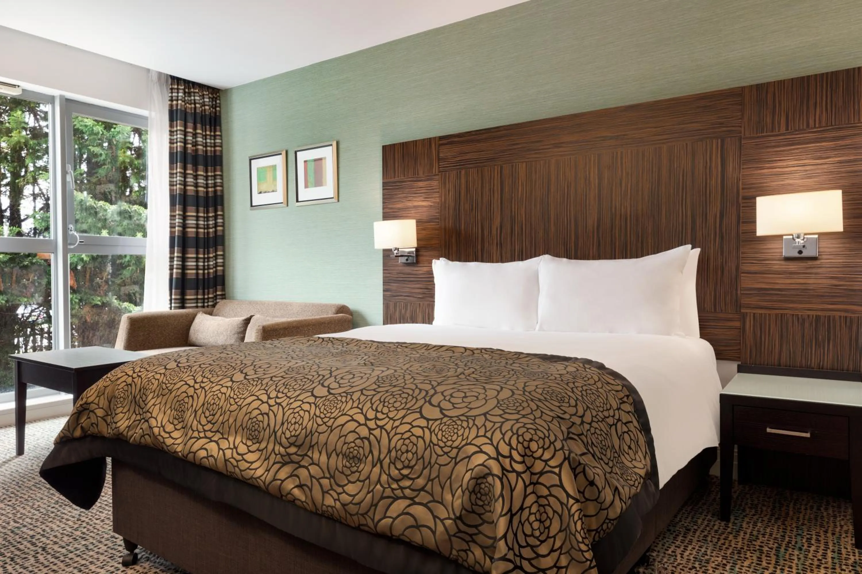 Premium Queen Room with sofa bed in Holiday Inn Birmingham Airport - NEC by IHG
