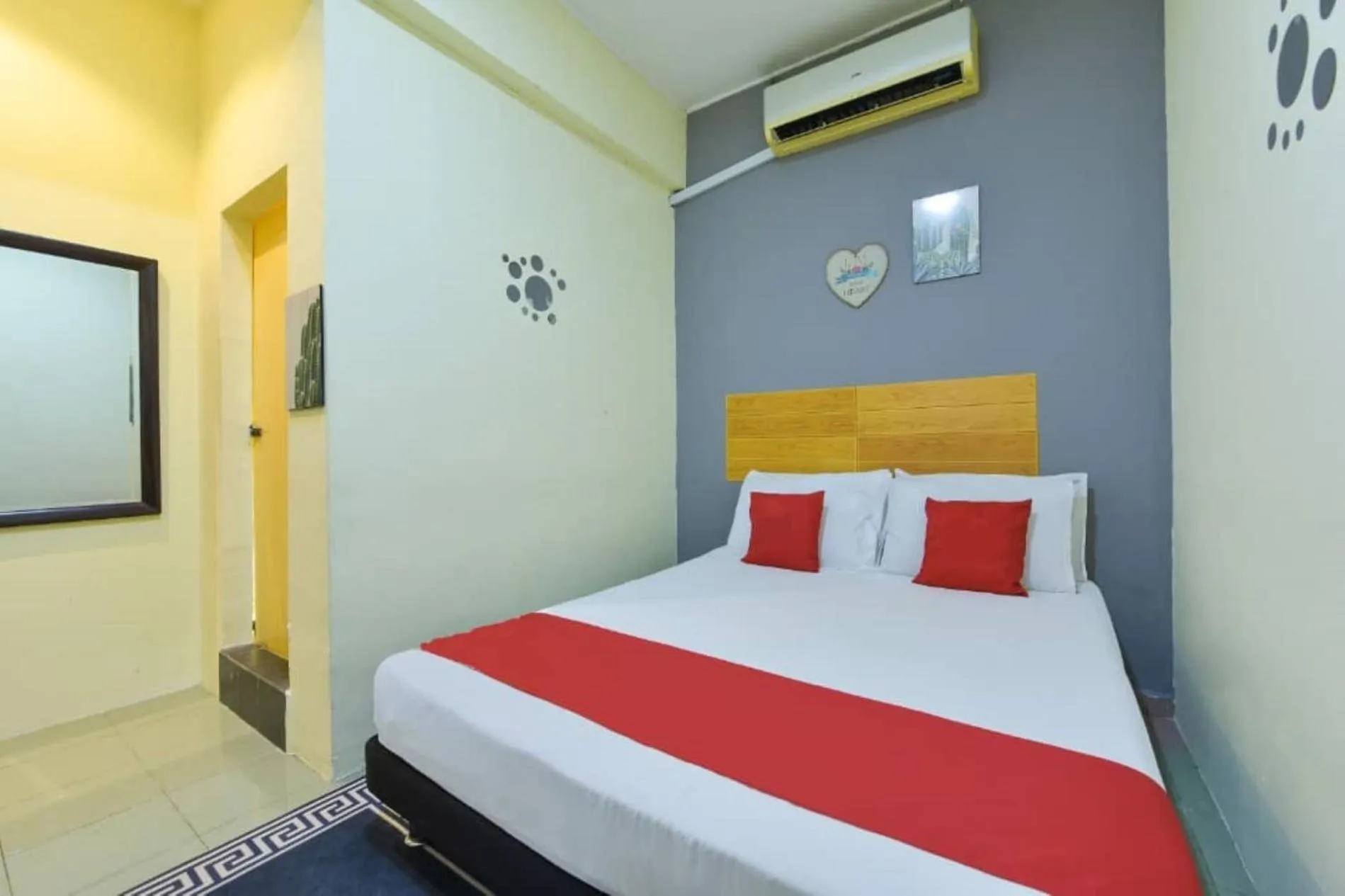 Standard Queen Room in Dimensi Hotel