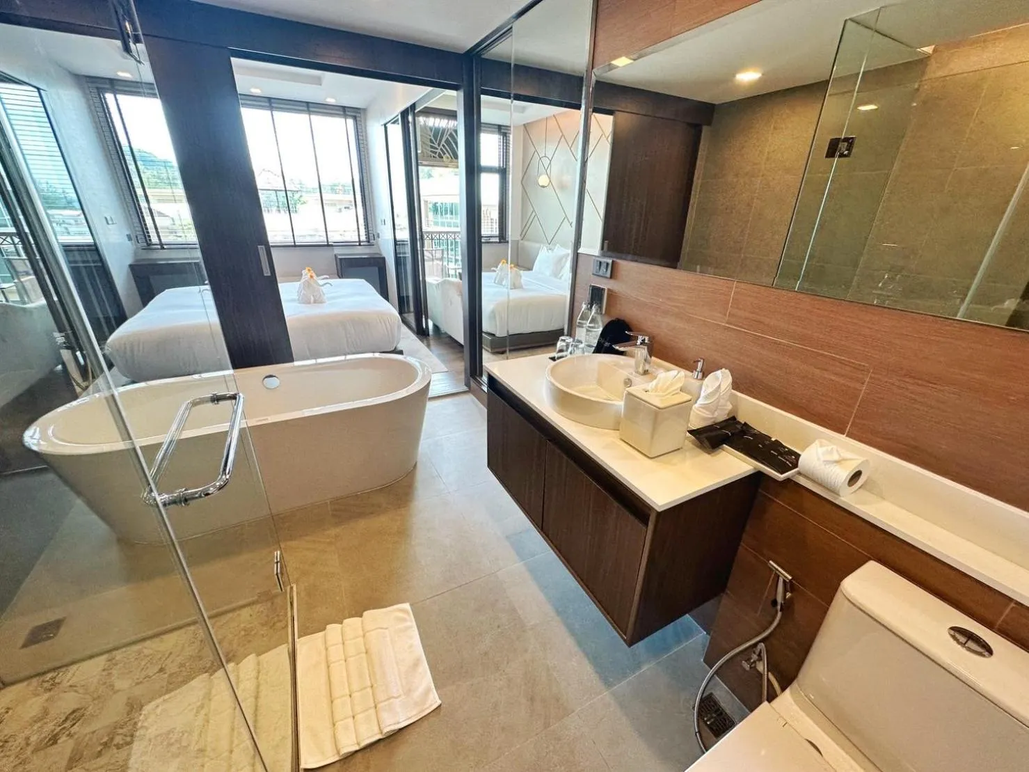 Deluxe King Room with Bathtub in The Proud Karon Beach Phuket Trademark Collection By Wyndham