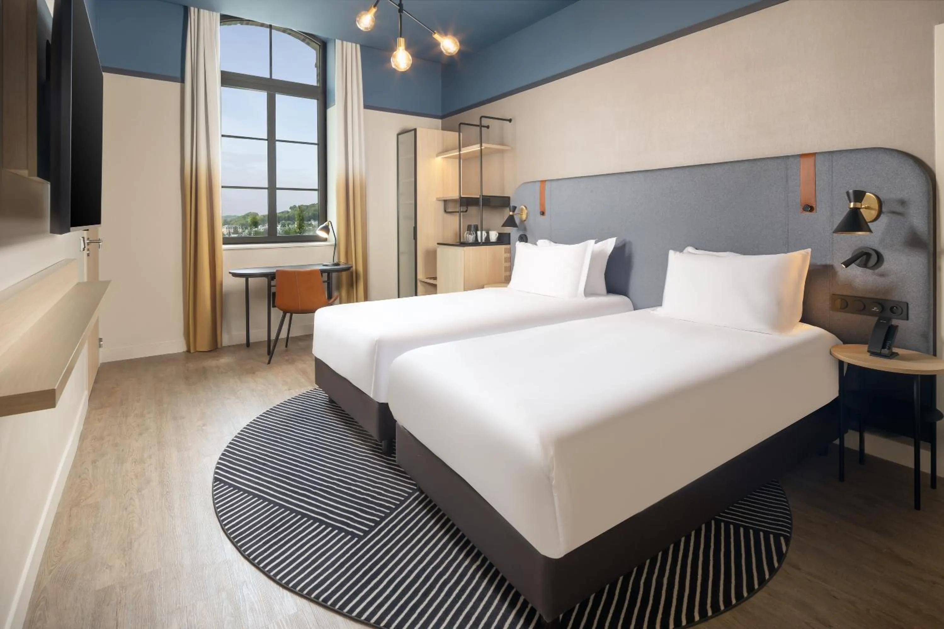 Twin Room with Roll-in Shower and Garden View - Disability Access in Hyatt Place Rouen