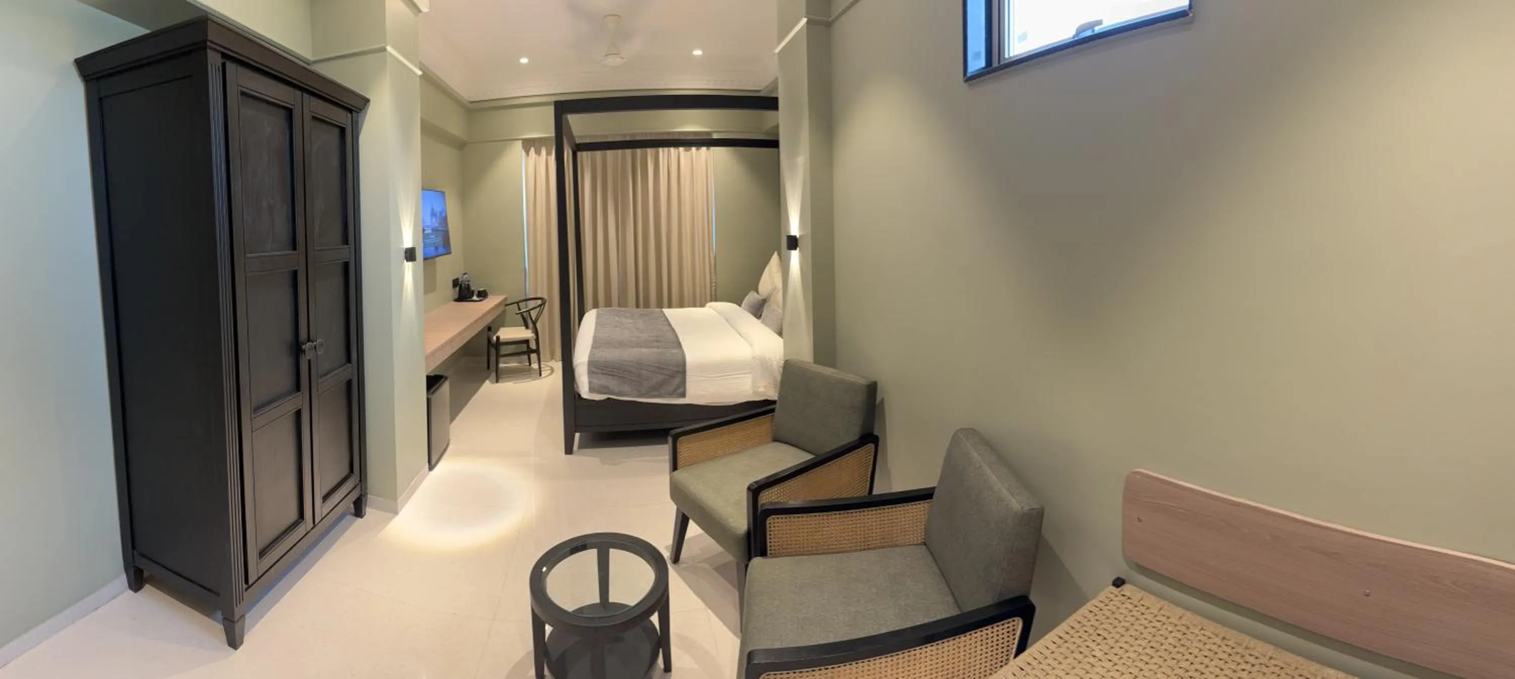 Superior Double Room in Hotel Mumbai House, Valnai Malad