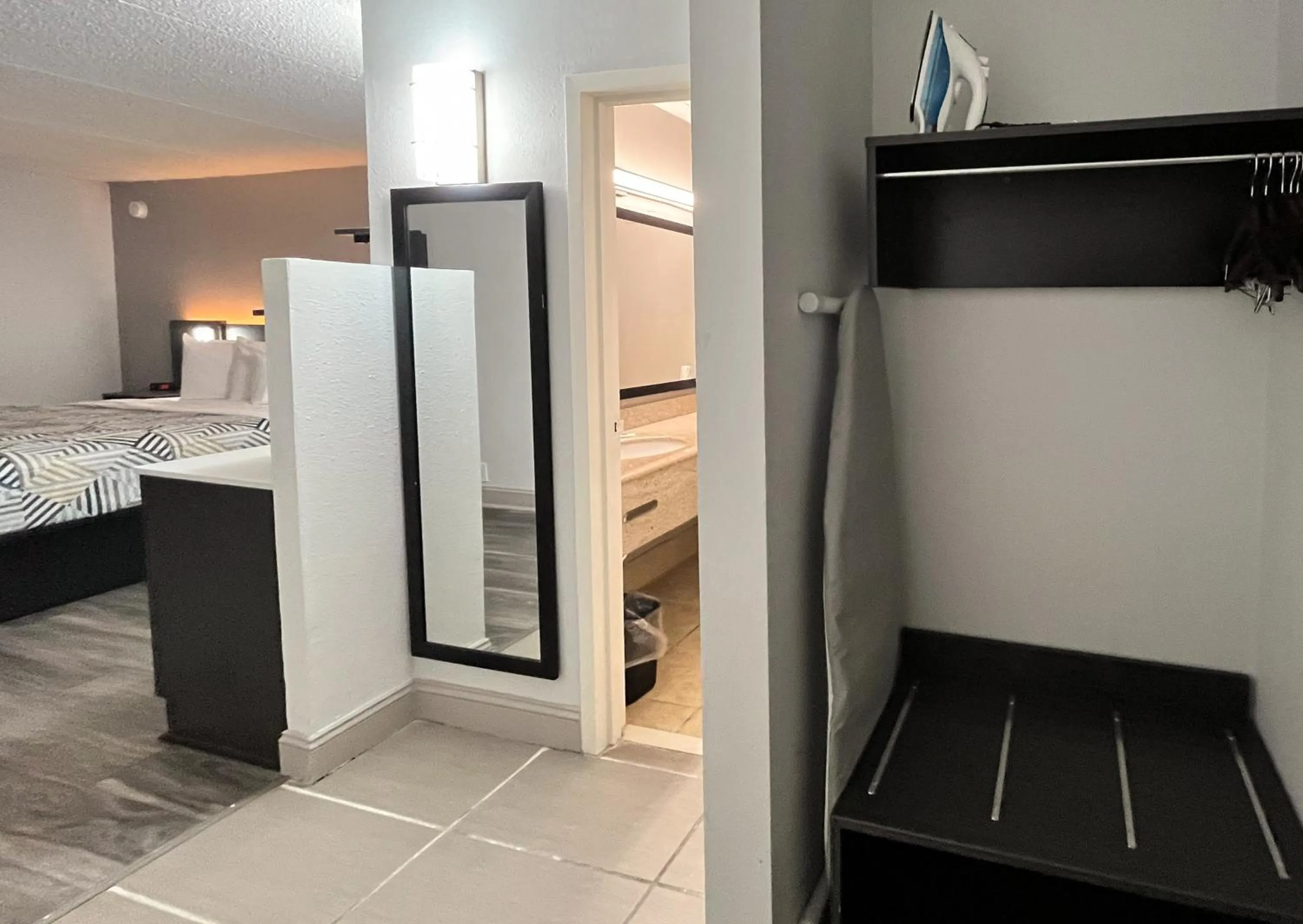 King Room - Disability Access - Non-Smoking in Studio 6 Rock Hill, SC Cherry Road