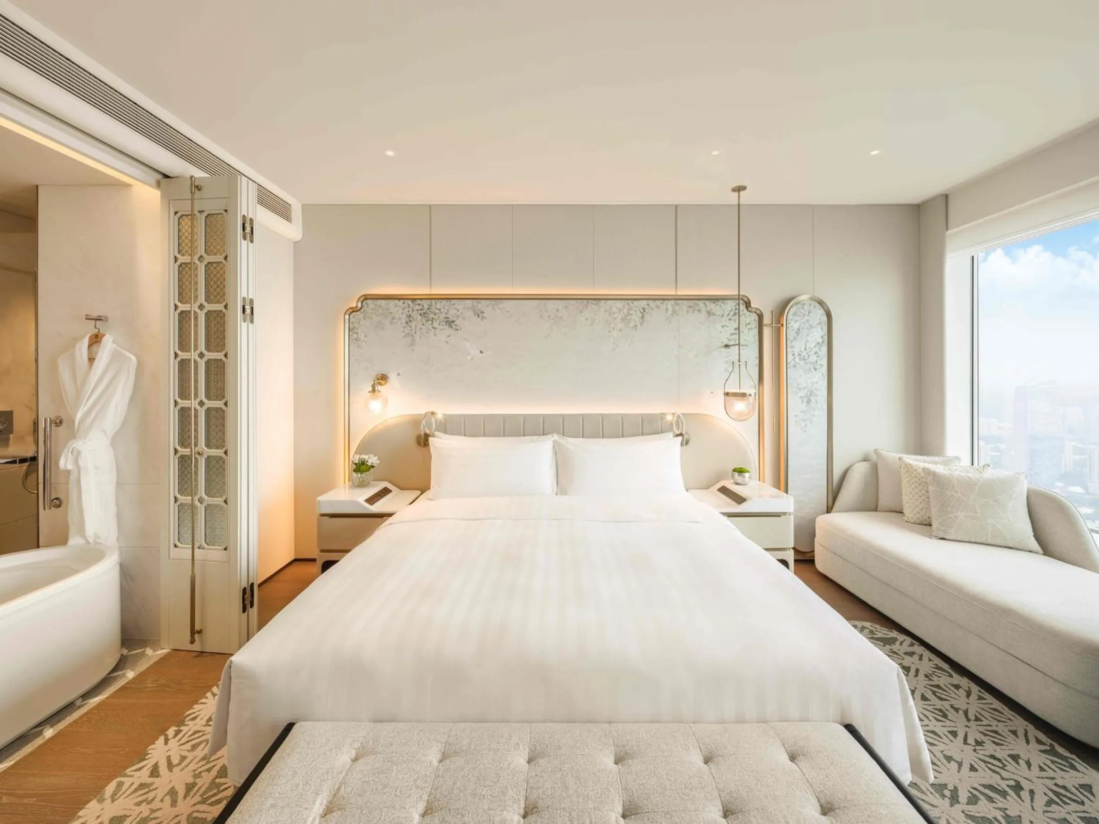 Deluxe Bay View King Room (Enjoy First-Time Mini-bar Benefits) in Shangri-La Nanshan, Shenzhen