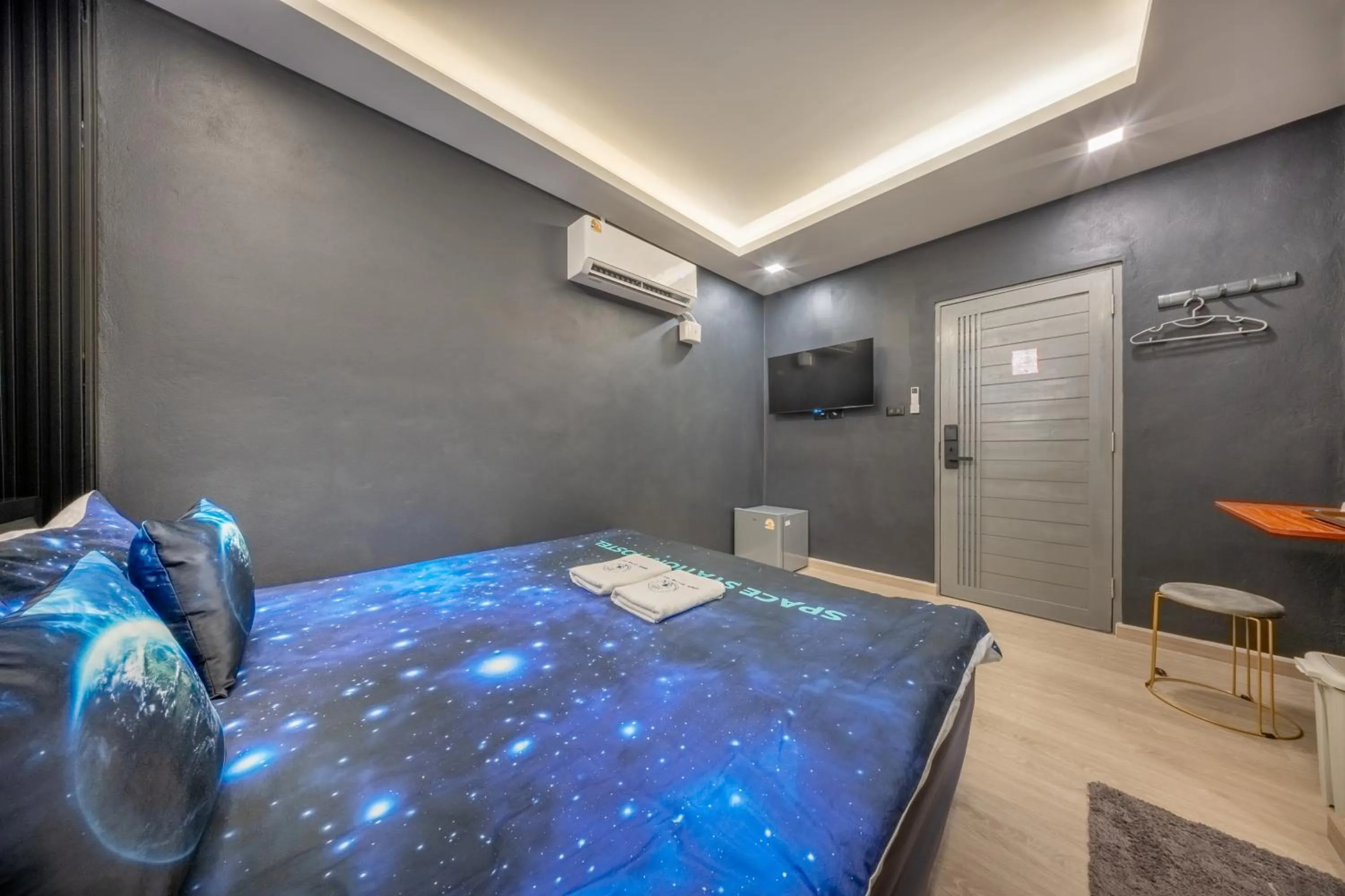 Standard King Room in Space Station Hostel