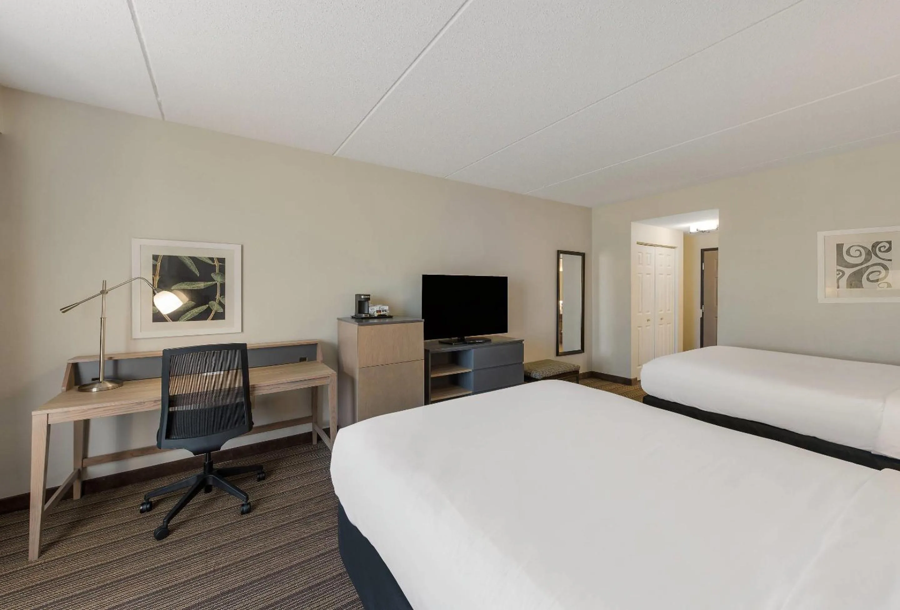 Studio Suite with Two Queen Beds and Sofa Bed - Non-Smoking in Country Inn & Suites by Radisson, Findlay, OH