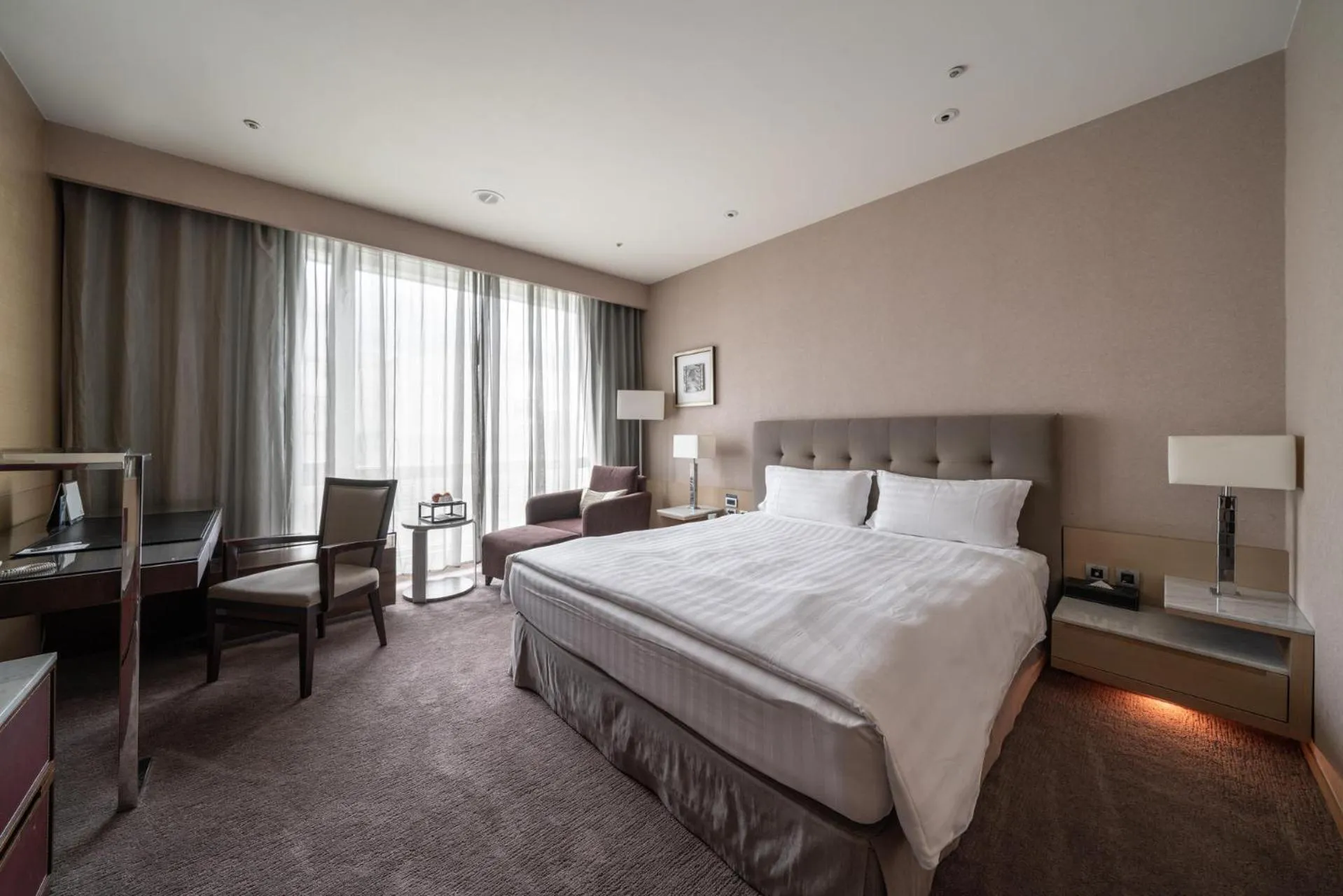 Standard Double Room in Taipung Suites