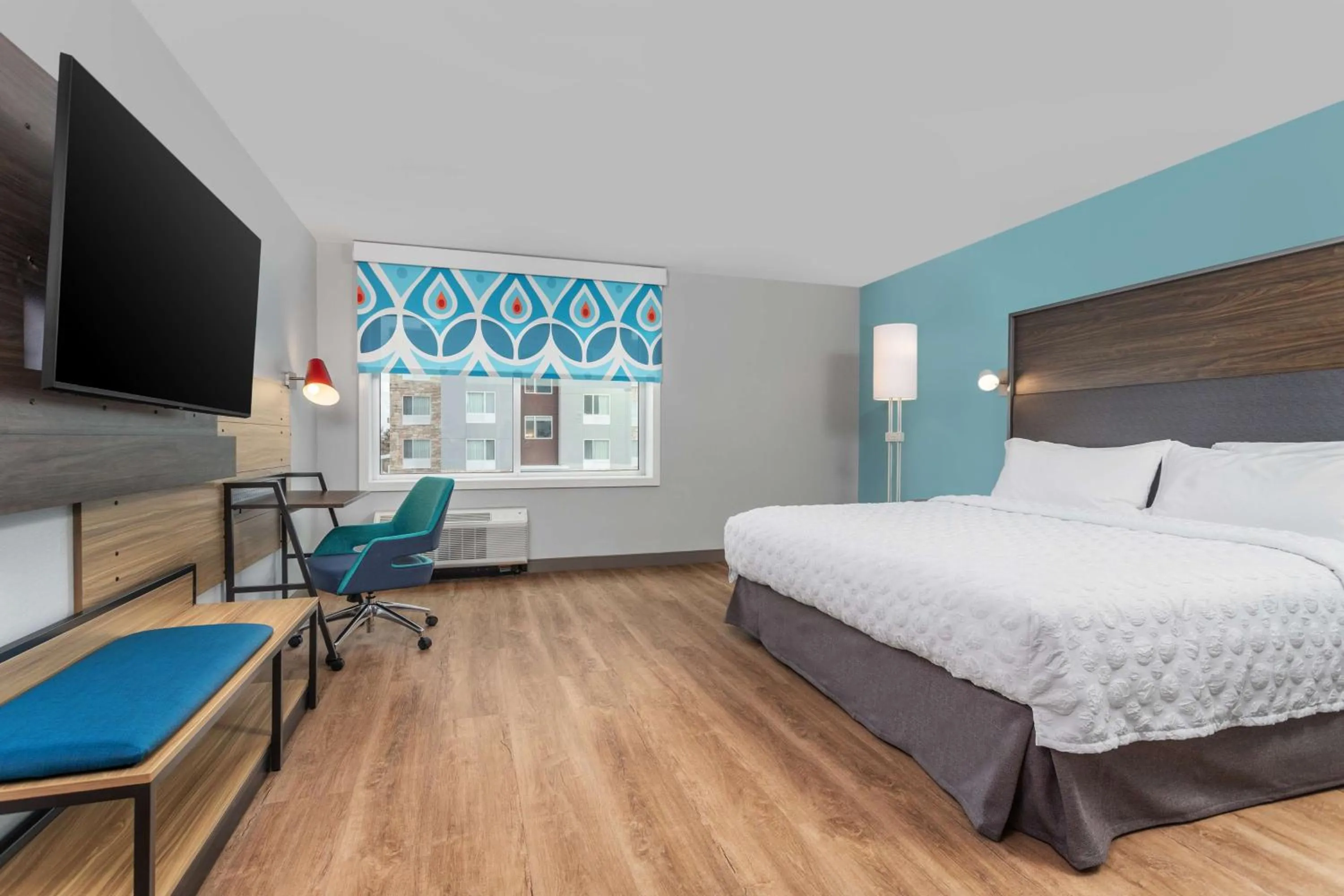 King Room with Bath Tub - Mobility Access in Tru By Hilton Janesville