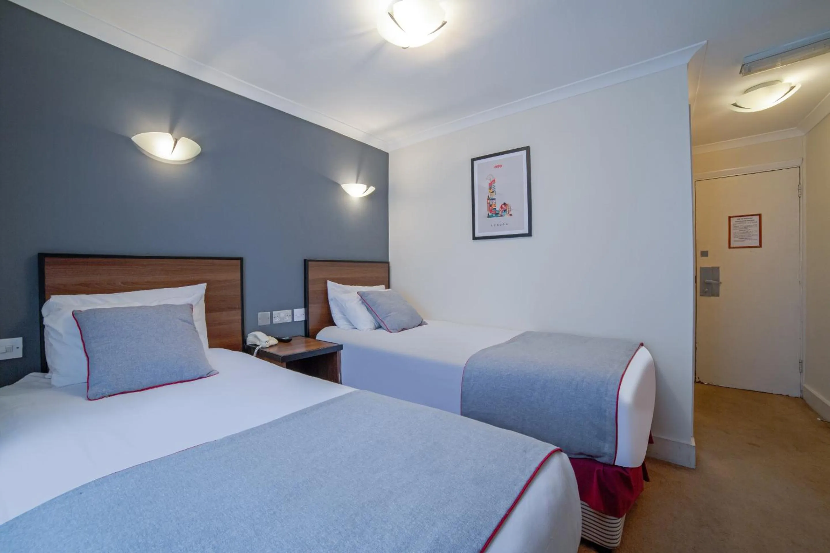 Standard Twin Room in Elysee Hyde Park