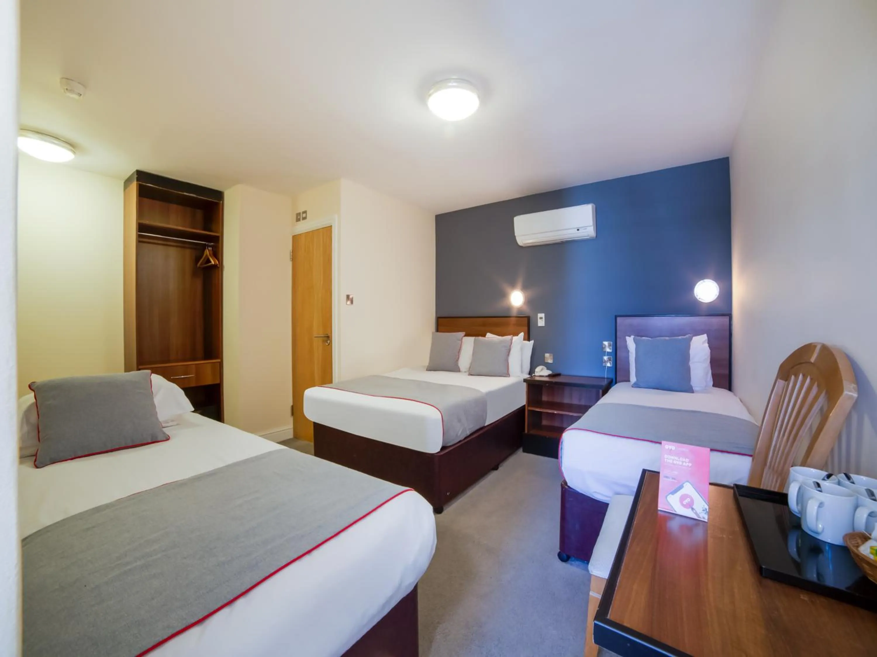 Deluxe Quadruple Room in Elysee Hyde Park