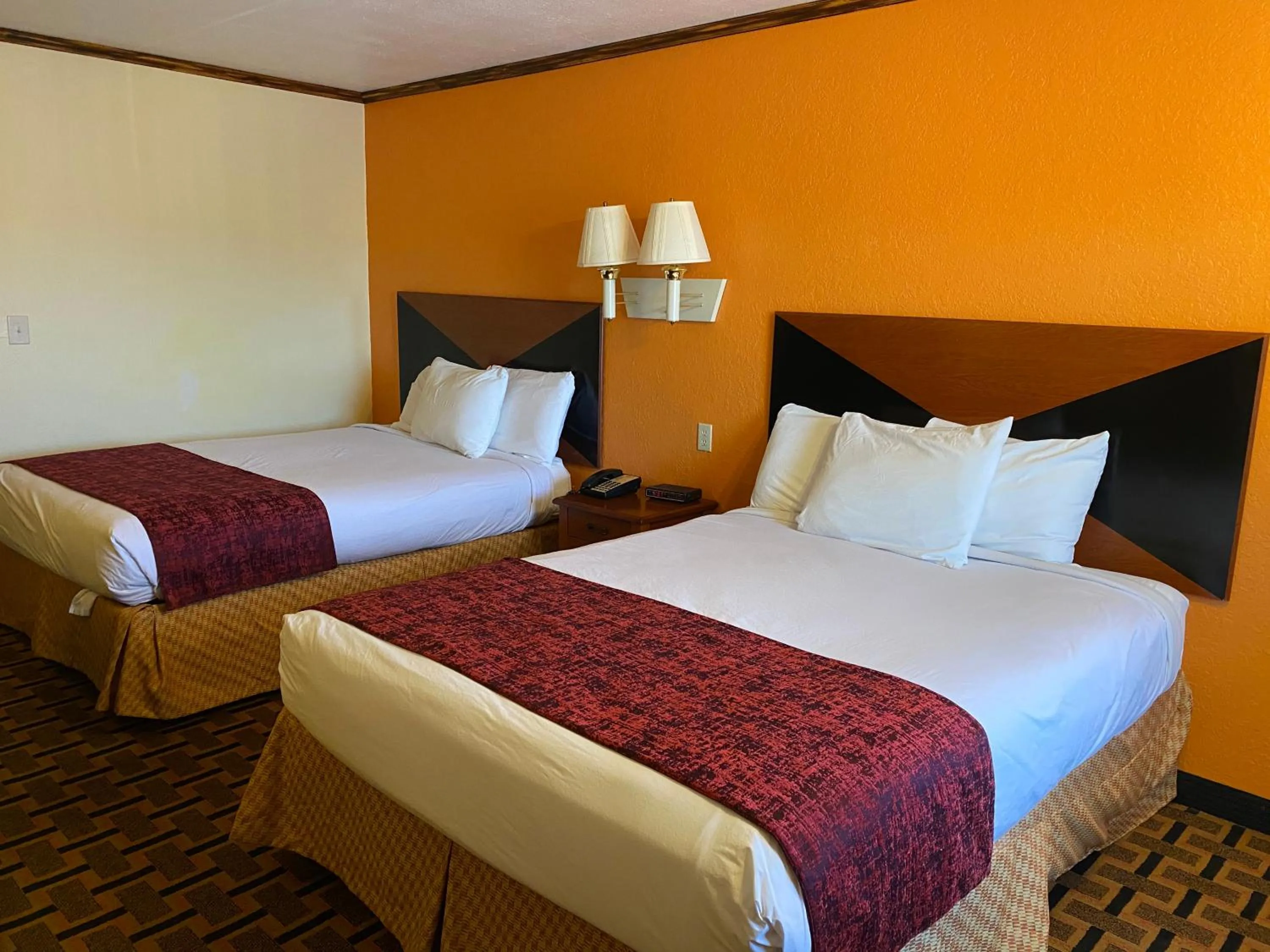 Queen Room with Two Queen Beds - Non-Smoking in Green bird Inn