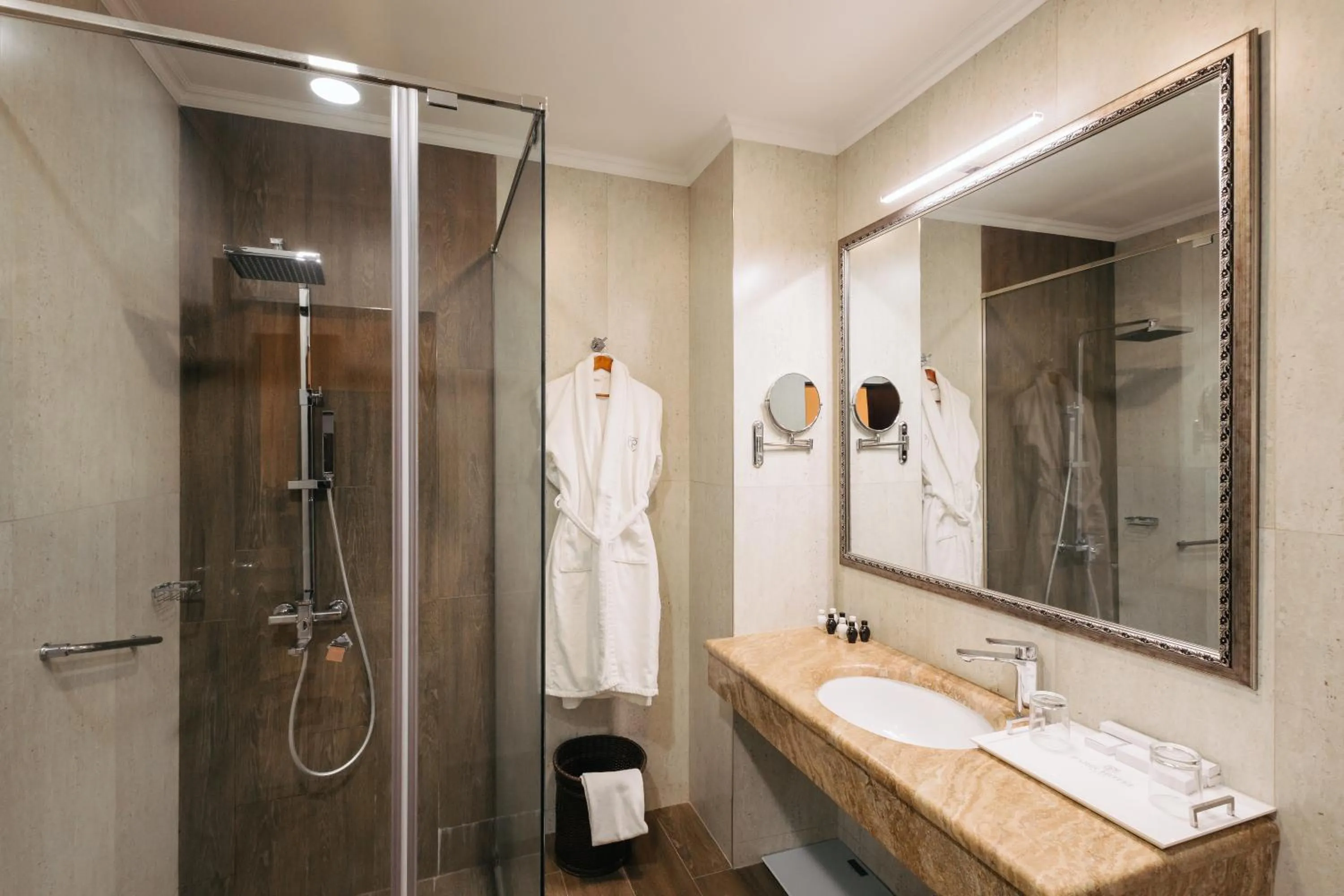 Superior Twin Room in Paris Hotel Yerevan