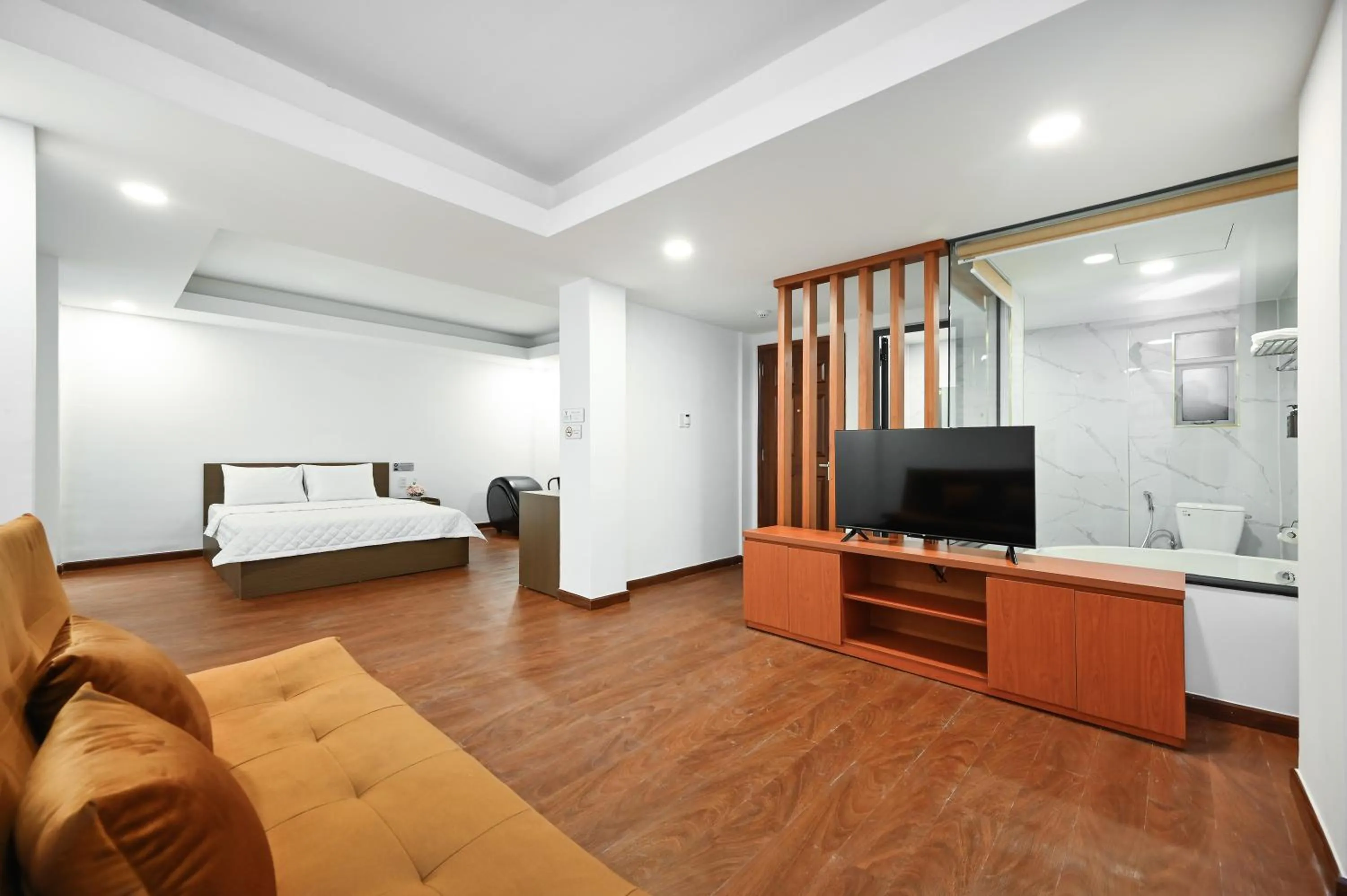 Premium Deluxe Room with Bathtub in YoKo Airport Saigon Hotel