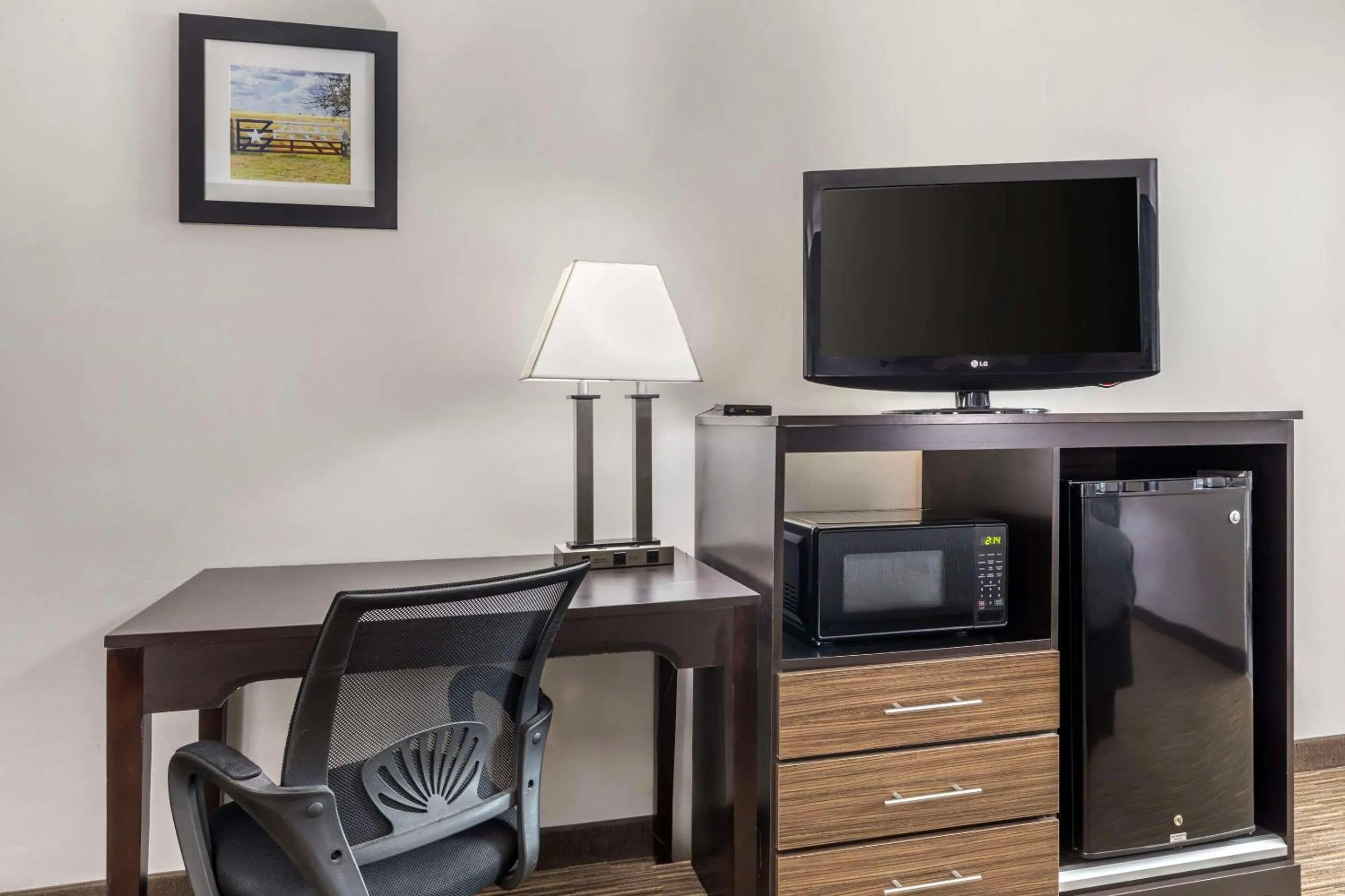 Efficiency with 2 Queen Beds - Non Smoking in Suburban Studios Gainesville