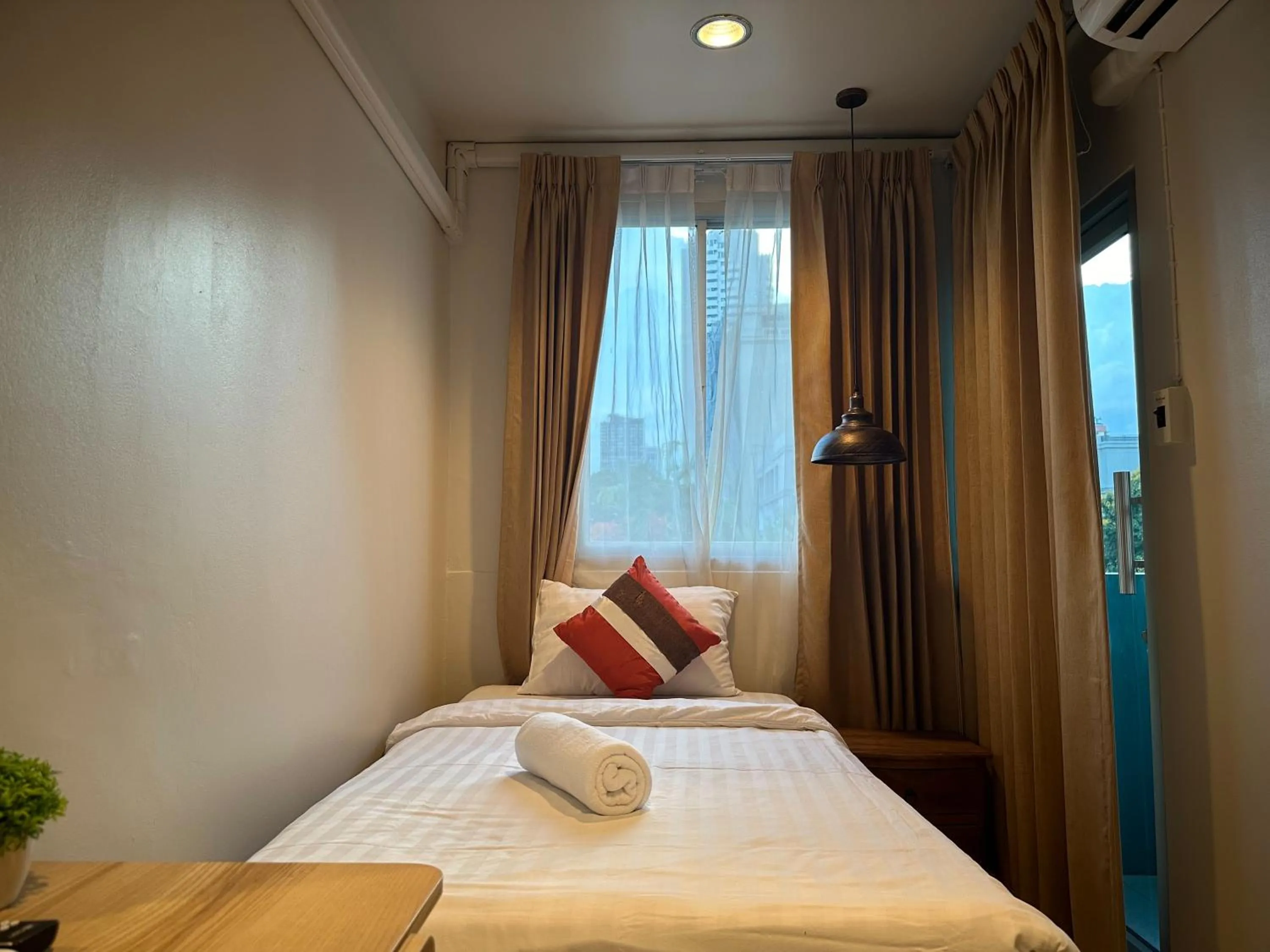 Budget Single Room in Narastay @ Phrom Phong