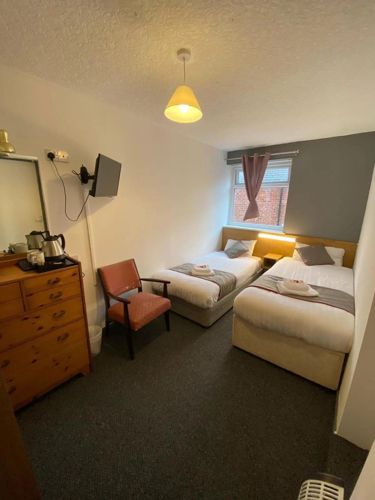 Twin Room with Private Bathroom in Alumhurst Hotel