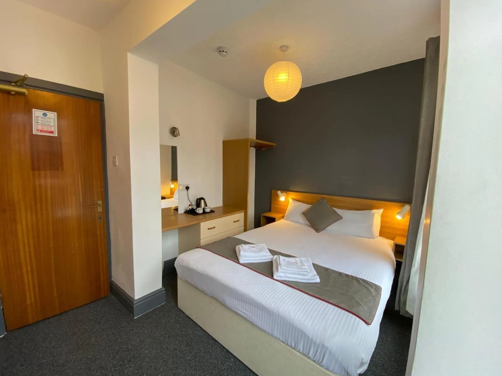 Double Room with Private Bathroom in Alumhurst Hotel