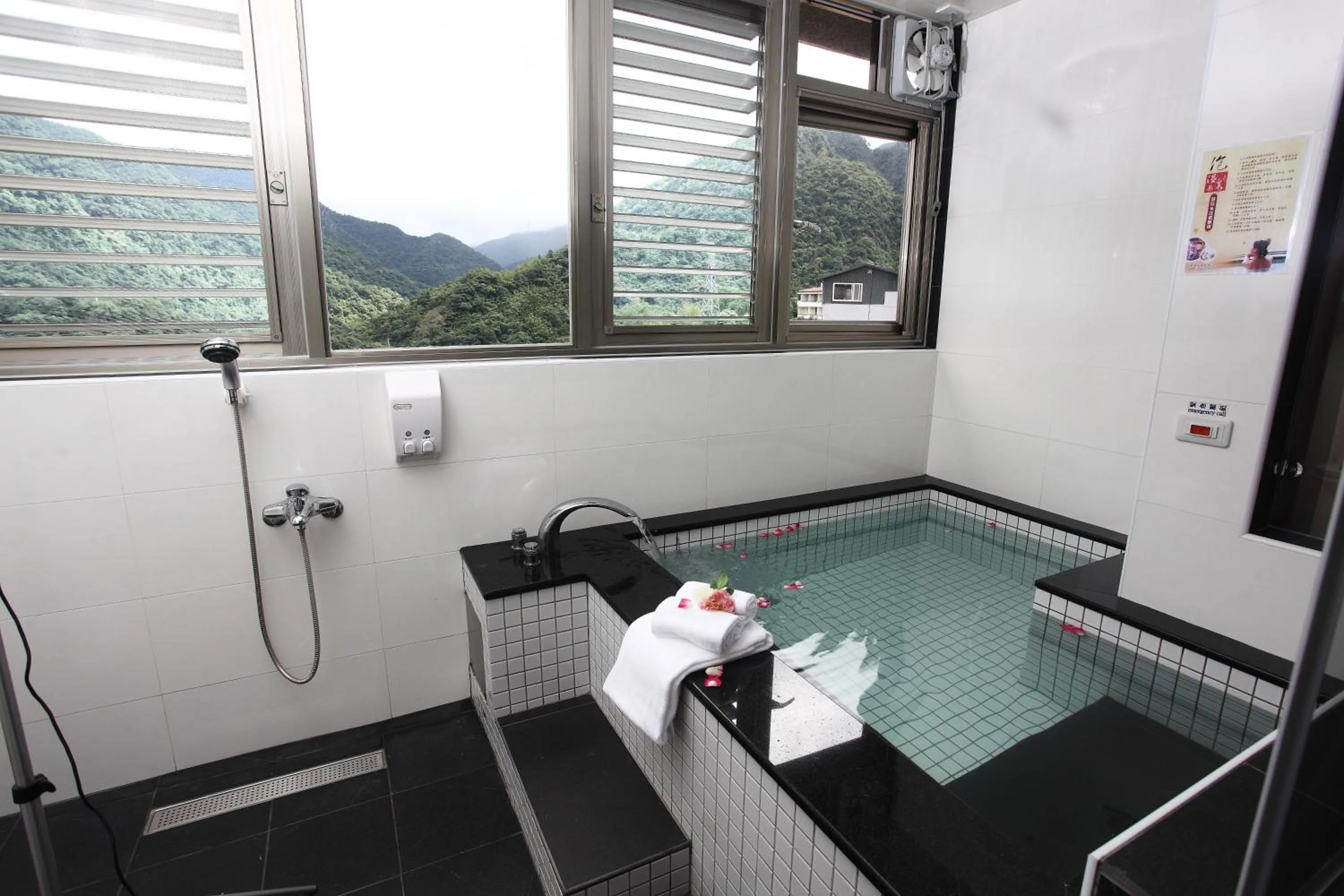 Superior Double Room in Hotspring World Wulai