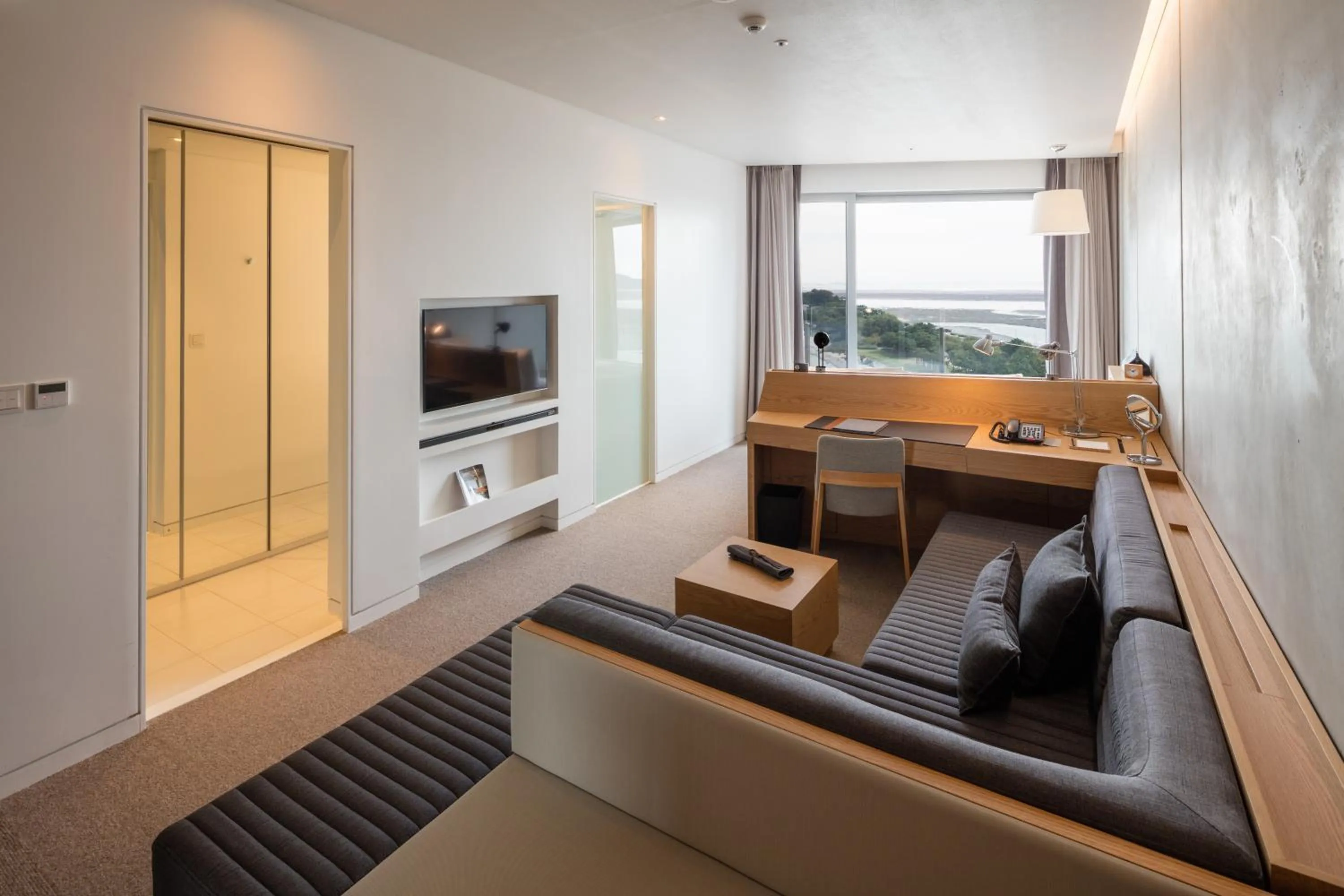 Deluxe Double Room with Sea View in Nest Hotel Incheon