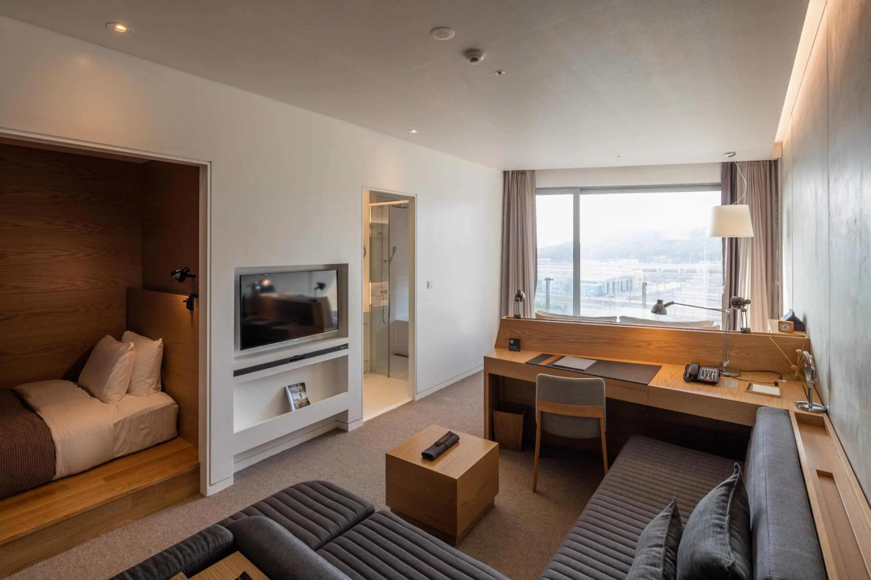 Deluxe Twin Room with Mountain View in Nest Hotel Incheon