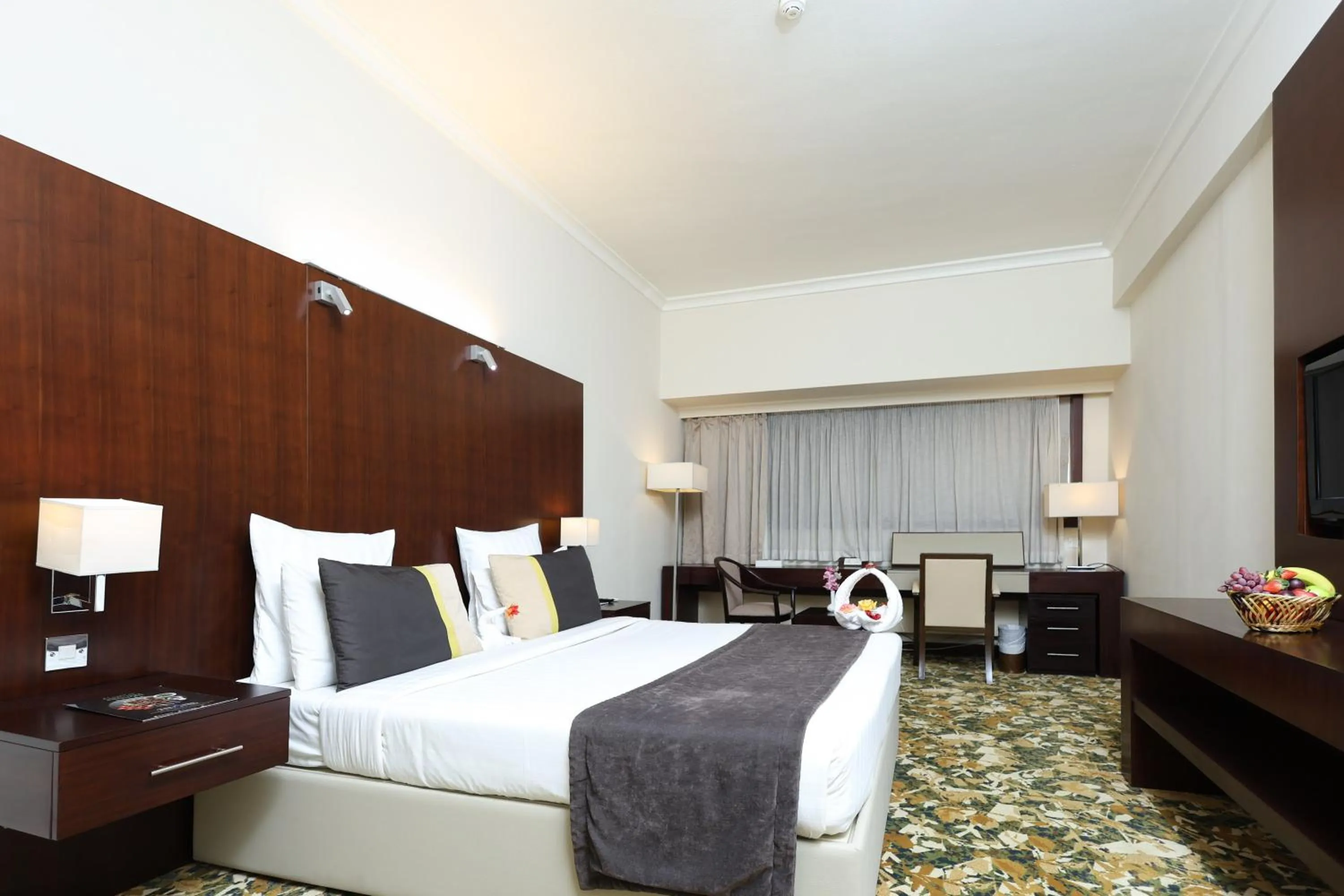 Deluxe King Room in Aavri Hotel