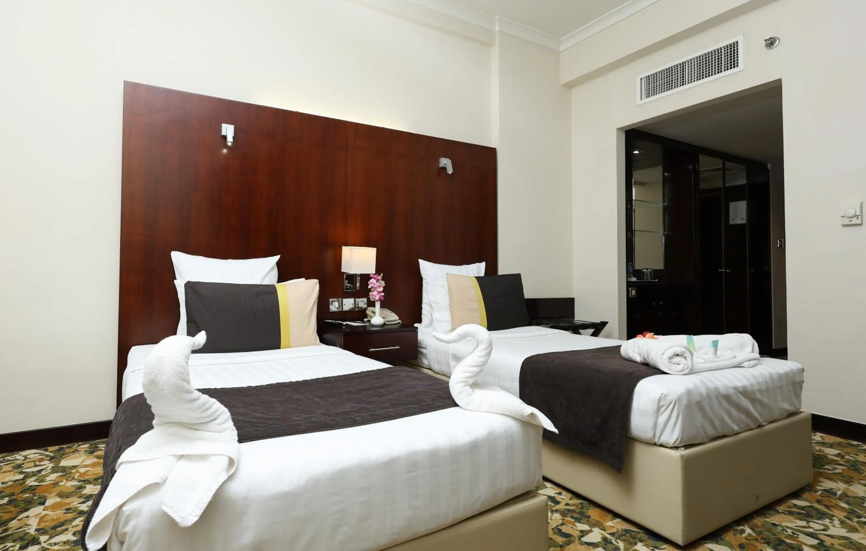 Superior Twin Room in Aavri Hotel