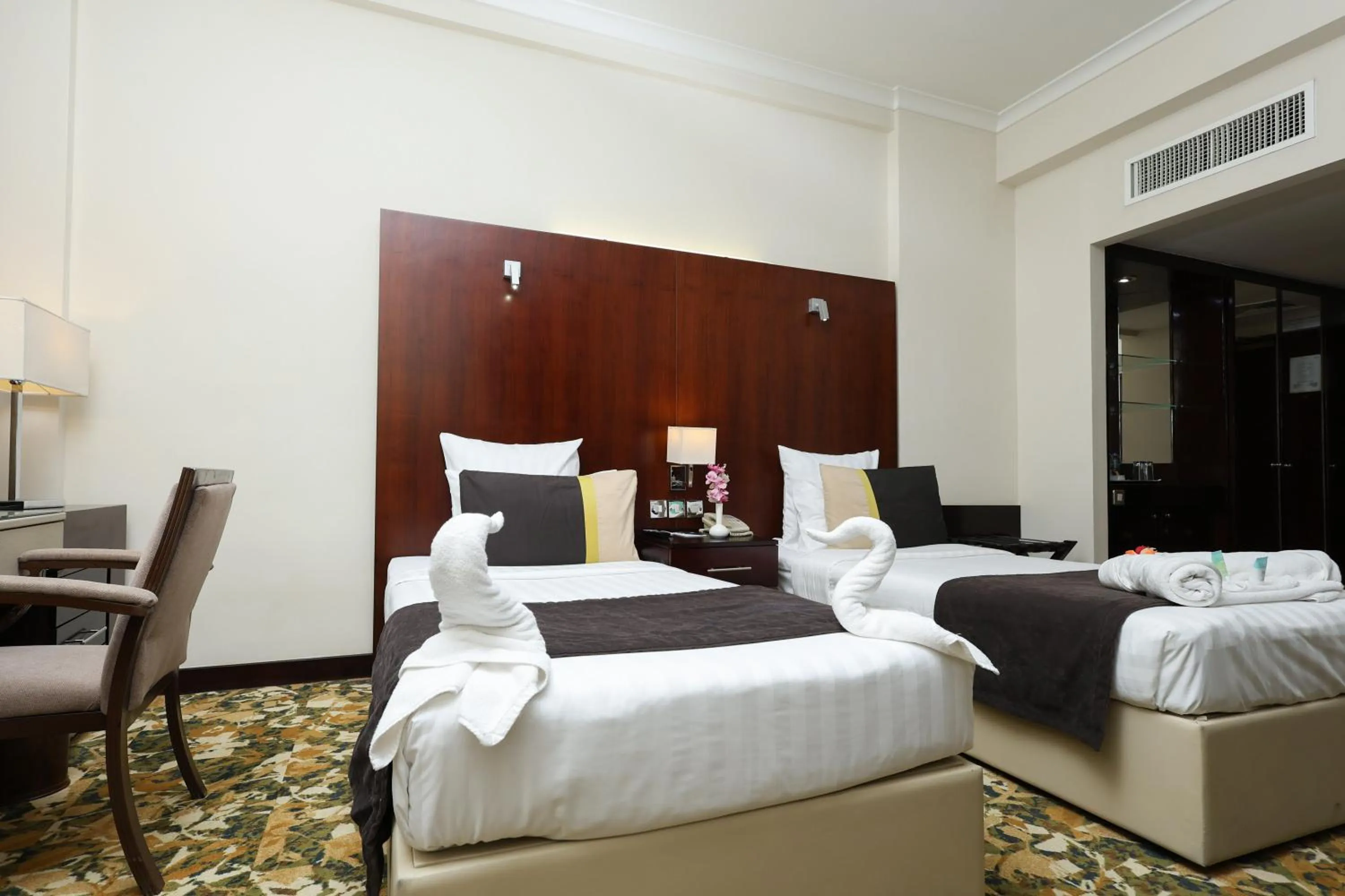 Deluxe Twin Room in Aavri Hotel