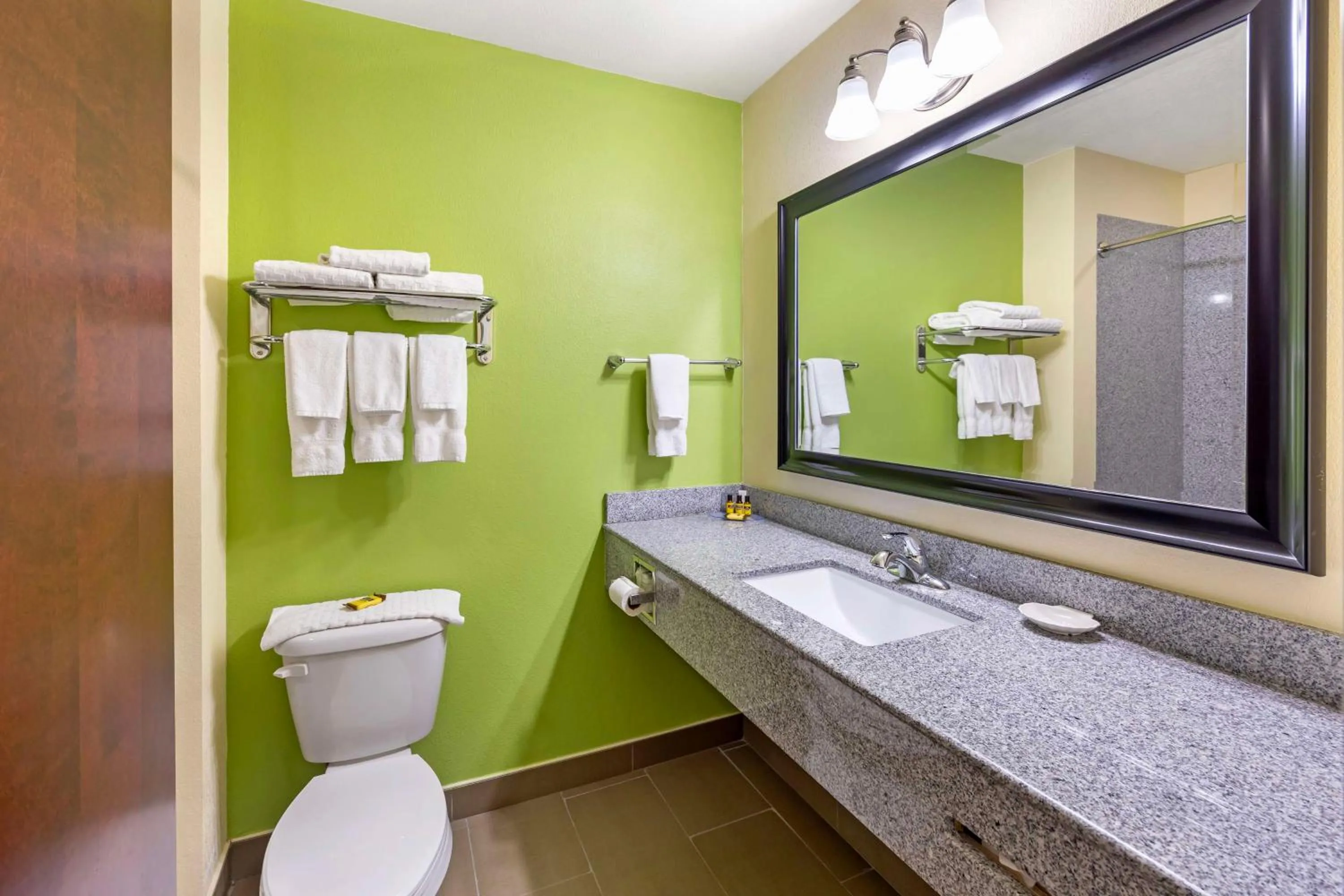 Deluxe Queen Suite with Two Queen Rooms with Kitchenette in Best Western Plus Pratt