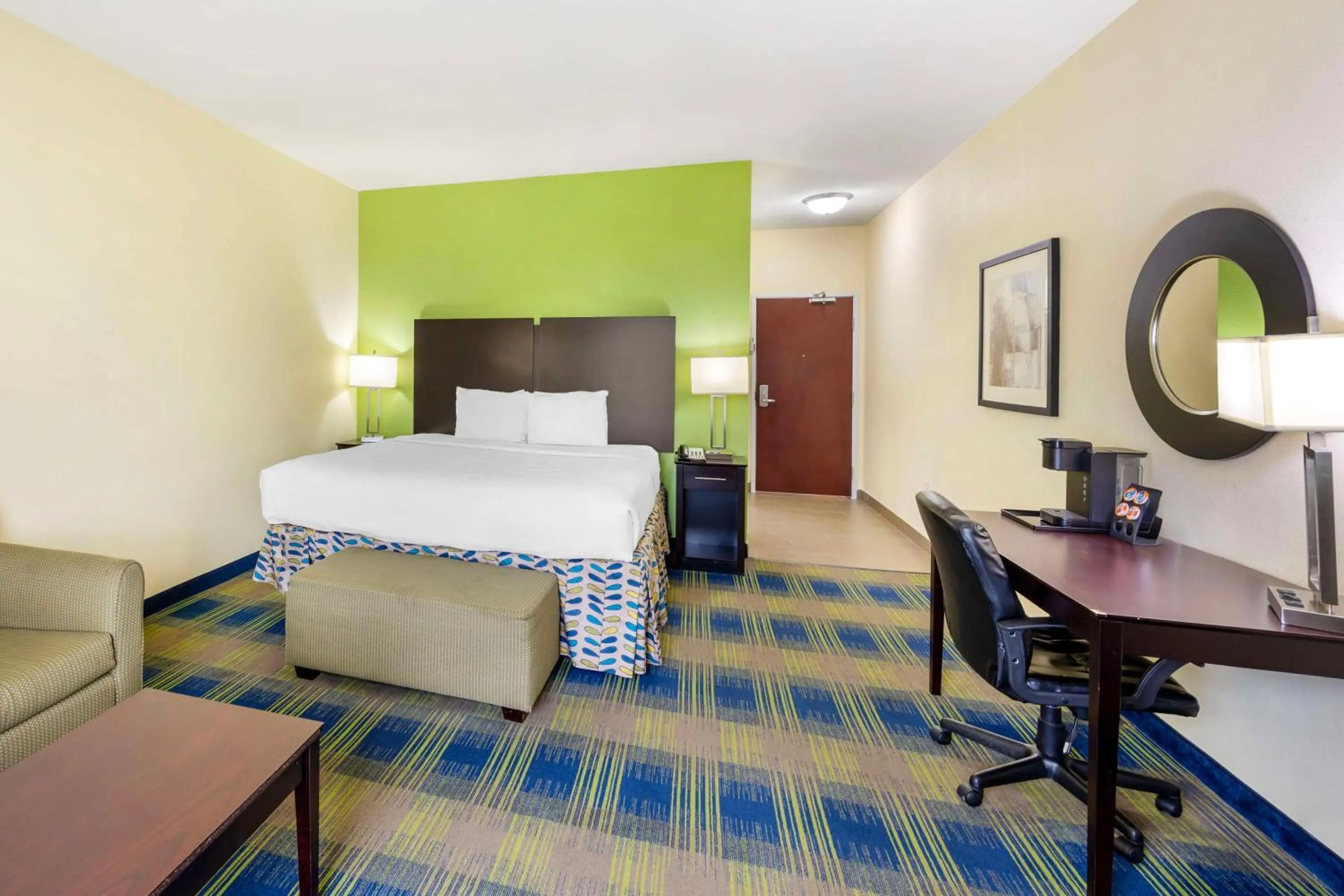 King Suite - Disability Access/Non-Smoking in Best Western Plus Pratt