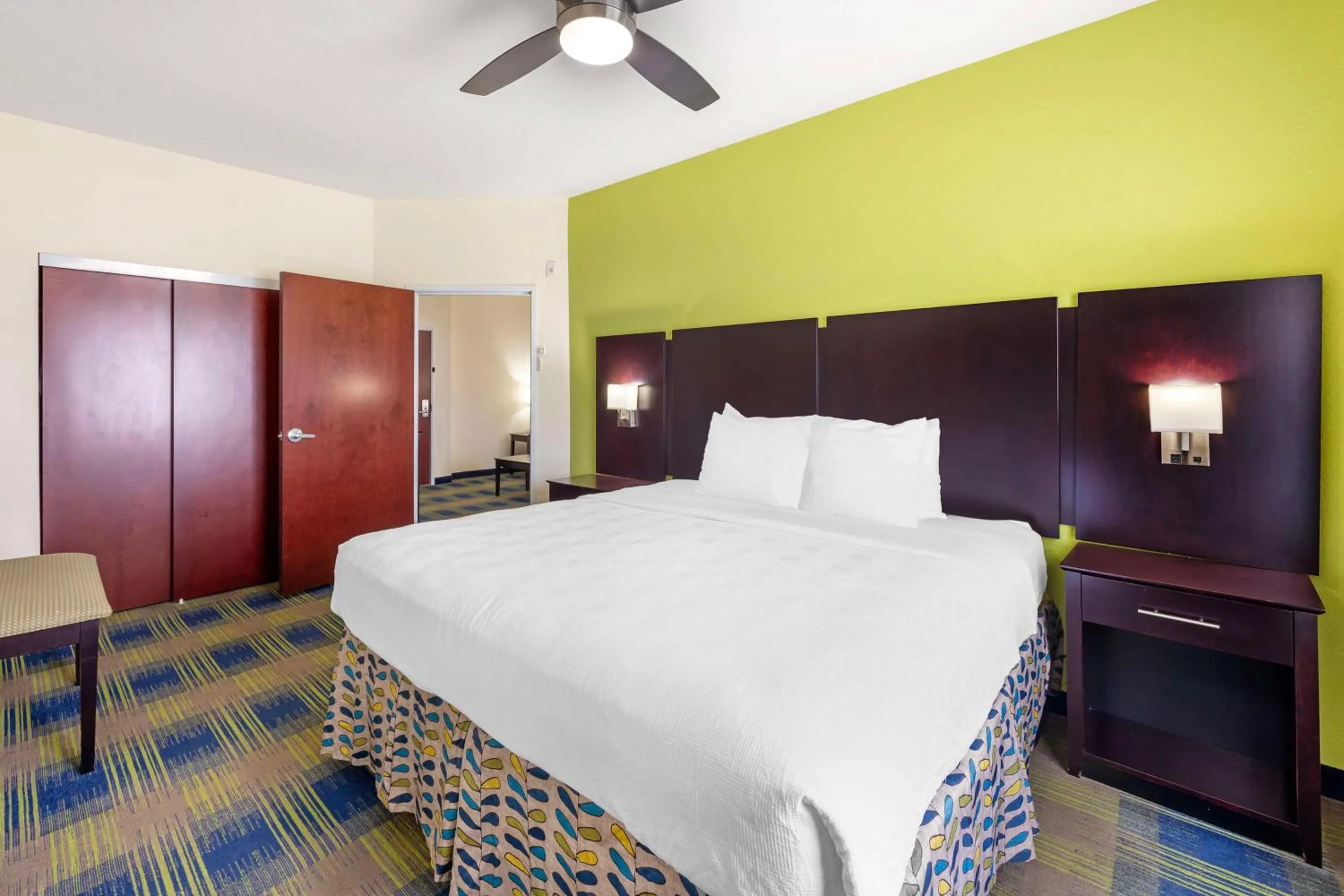 Two-Bedrooms King Suite in Best Western Plus Pratt