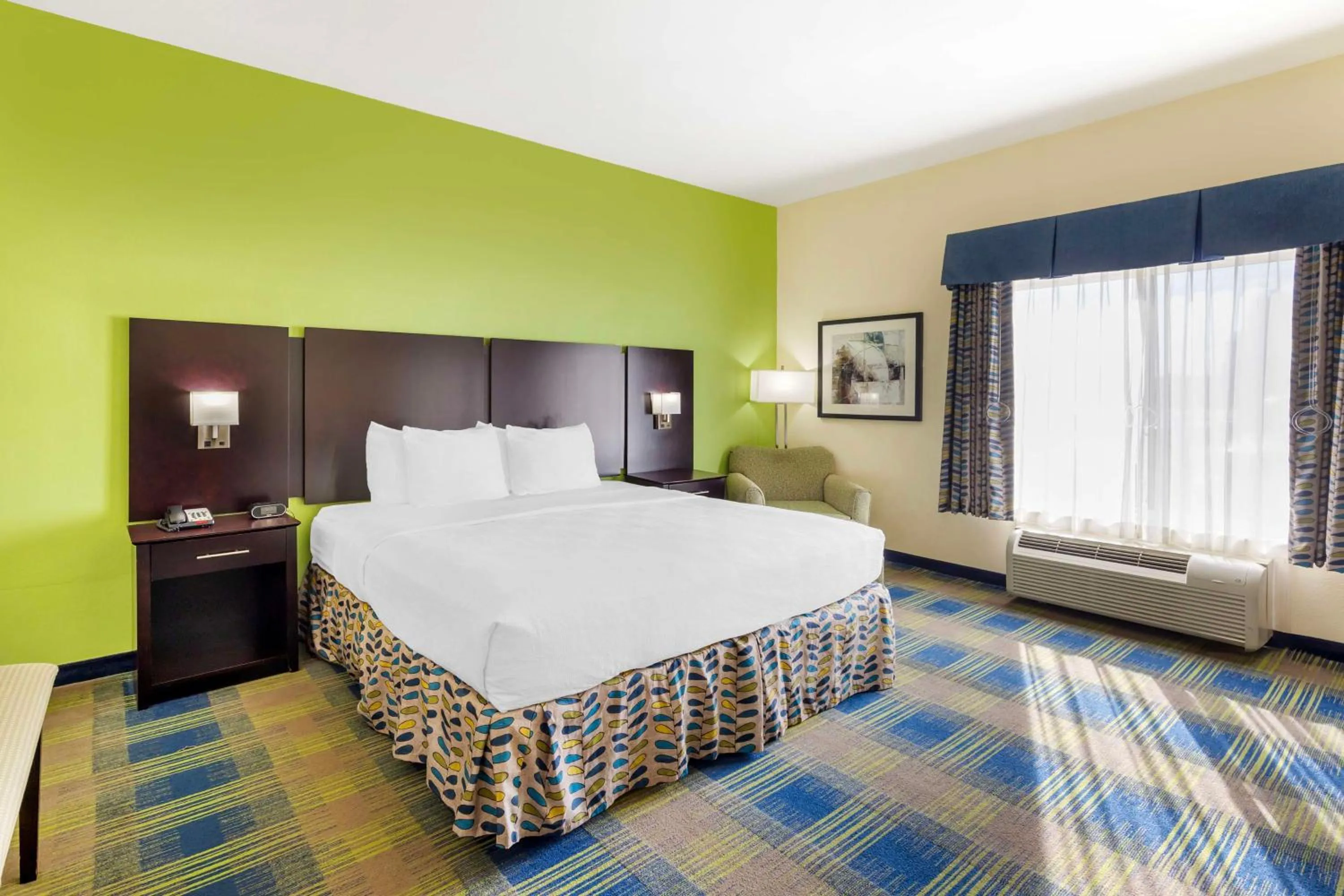 King Rom with Kitchenette in Best Western Plus Pratt