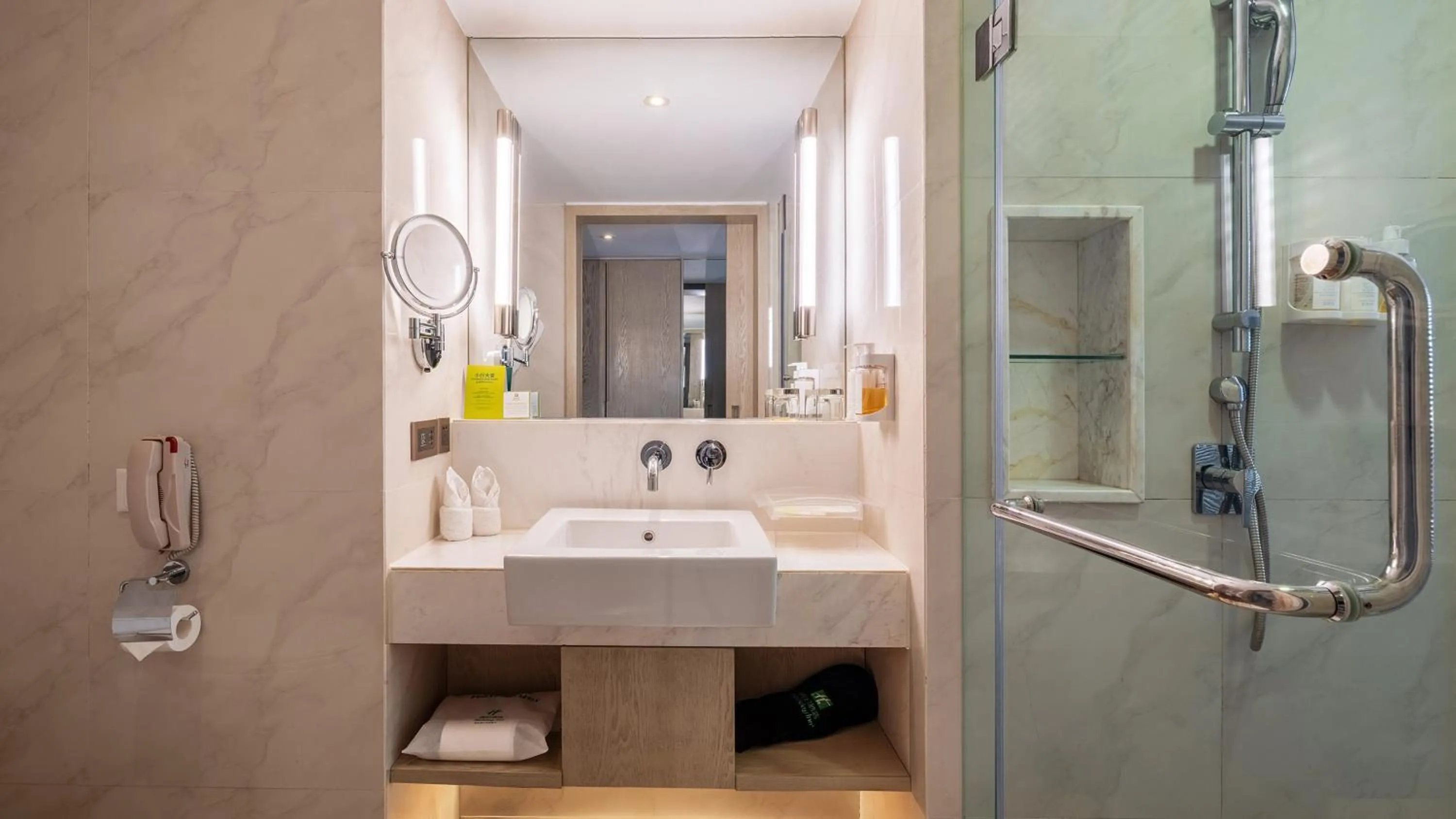 Premium Twin Room - High Floor in Holiday Inn Kunming City Centre by IHG