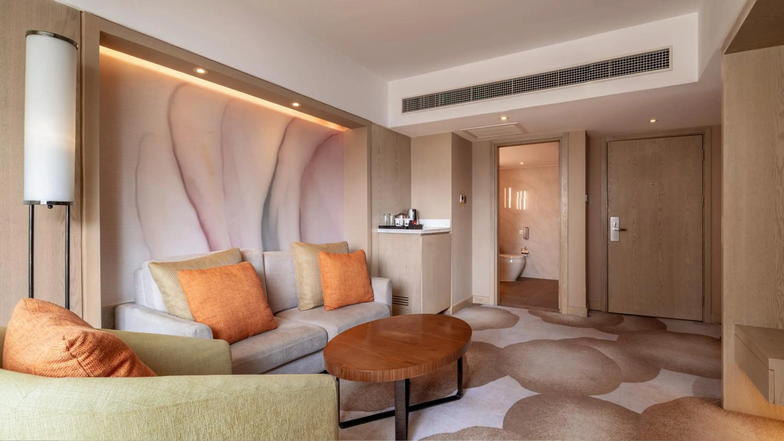 1 King One-Bedroom Suite in Holiday Inn Kunming City Centre by IHG