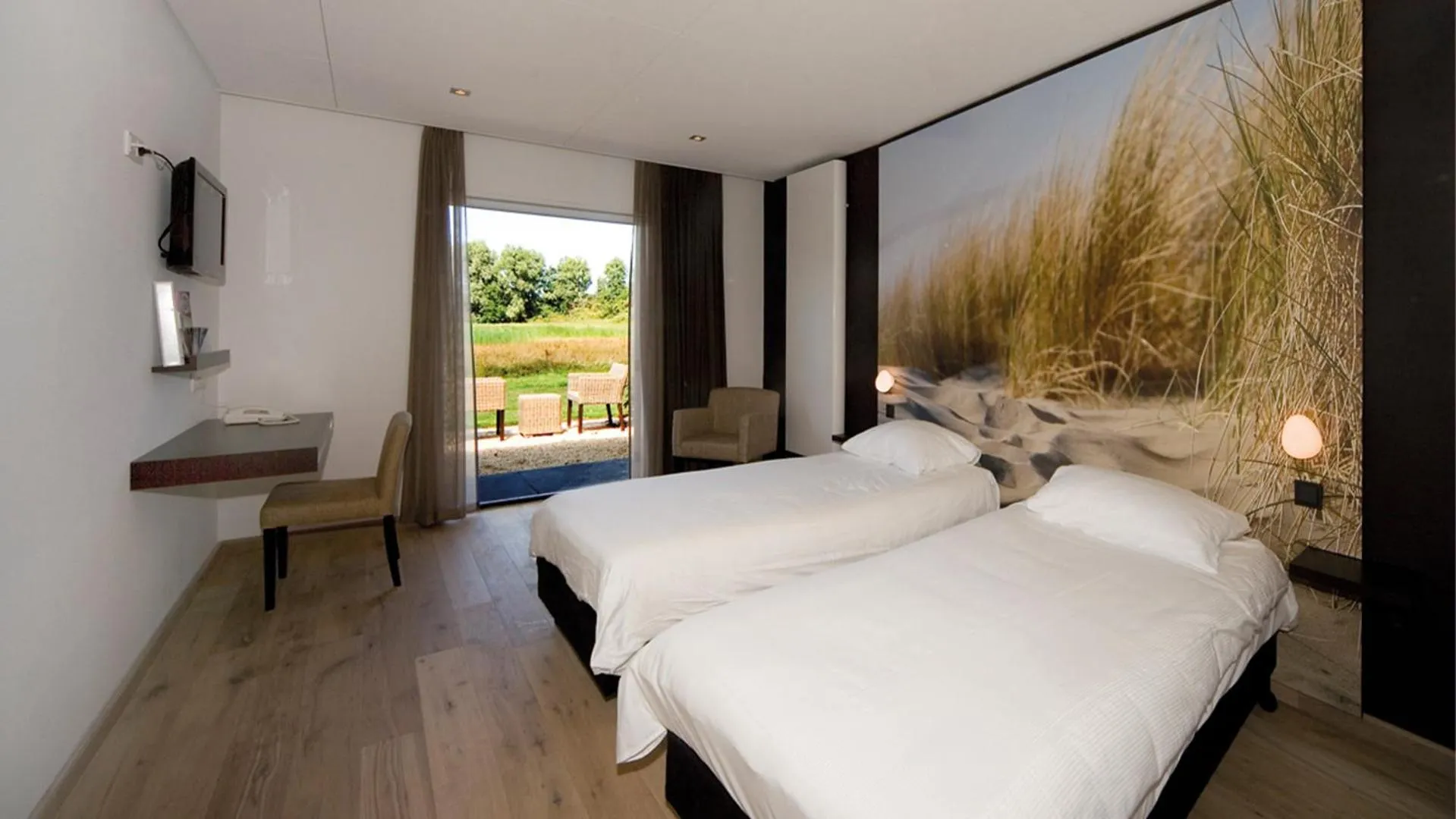 Comfort Double Room with Terrace in Fletcher Landgoedhotel Renesse